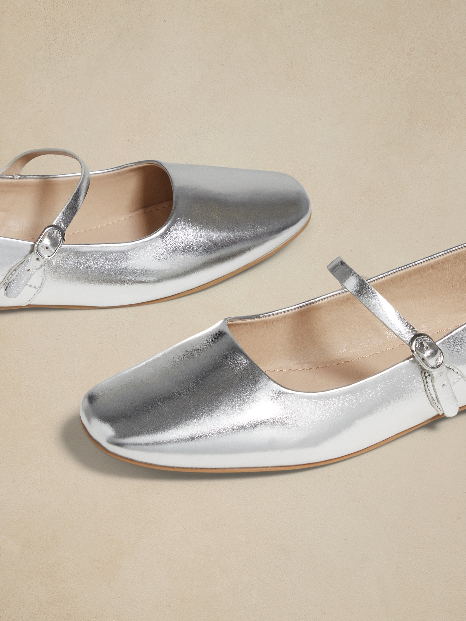 L'image numéro 2 présente Ballerines en cuir végane
