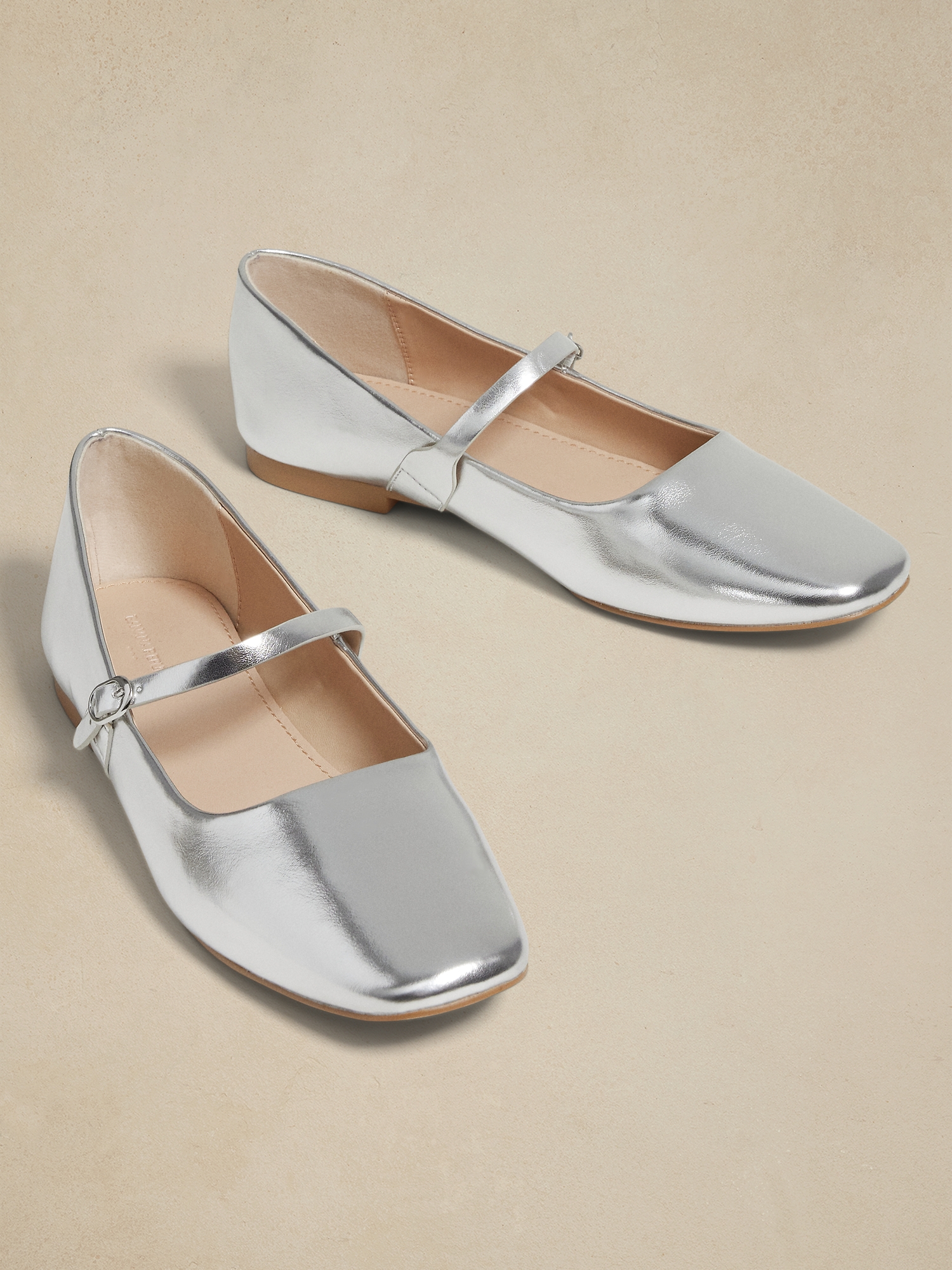L'image numéro 5 présente Ballerines en cuir végane