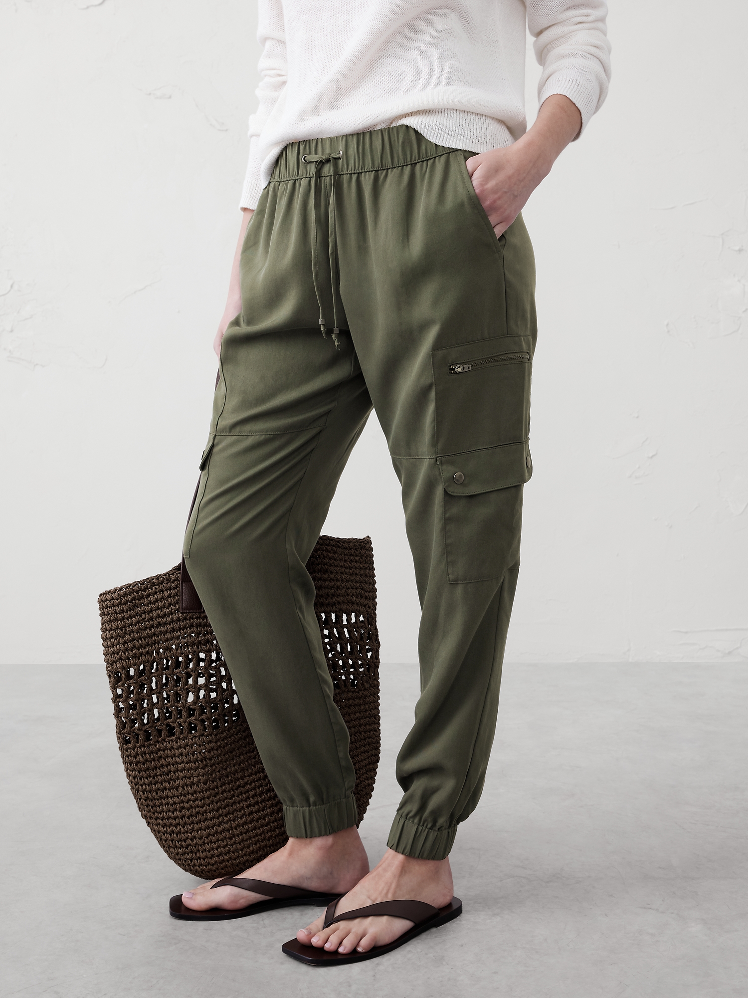 L'image numéro 4 présente Pantalon de jogging cargo en TENCEL™