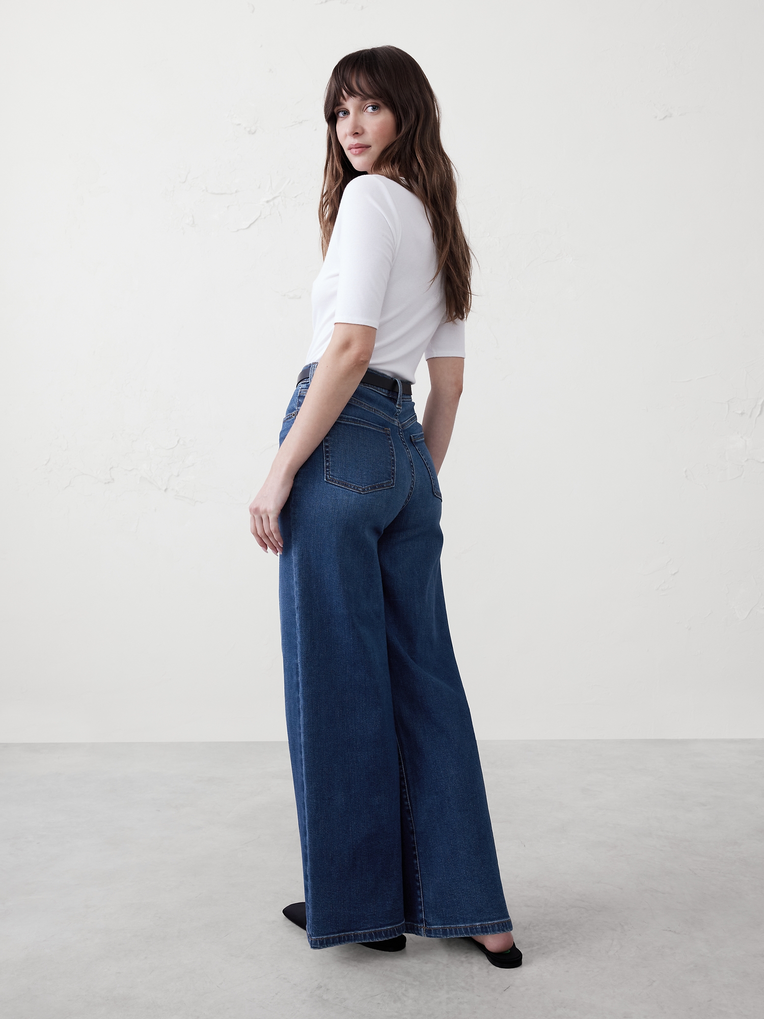 L'image numéro 2 présente Jambe large  Jean taille haute