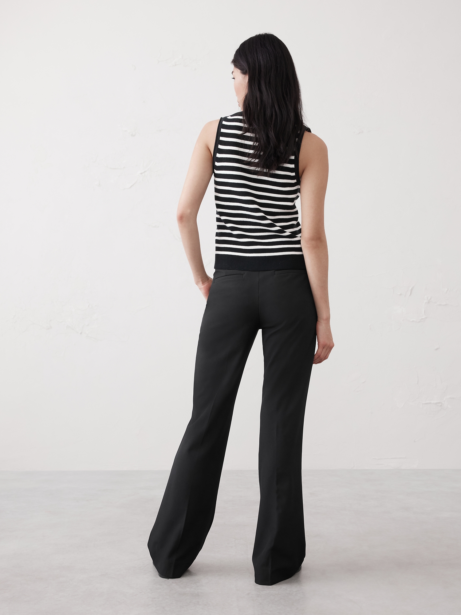 L'image numéro 3 présente Pantalon semi-évasé à effet sculptant