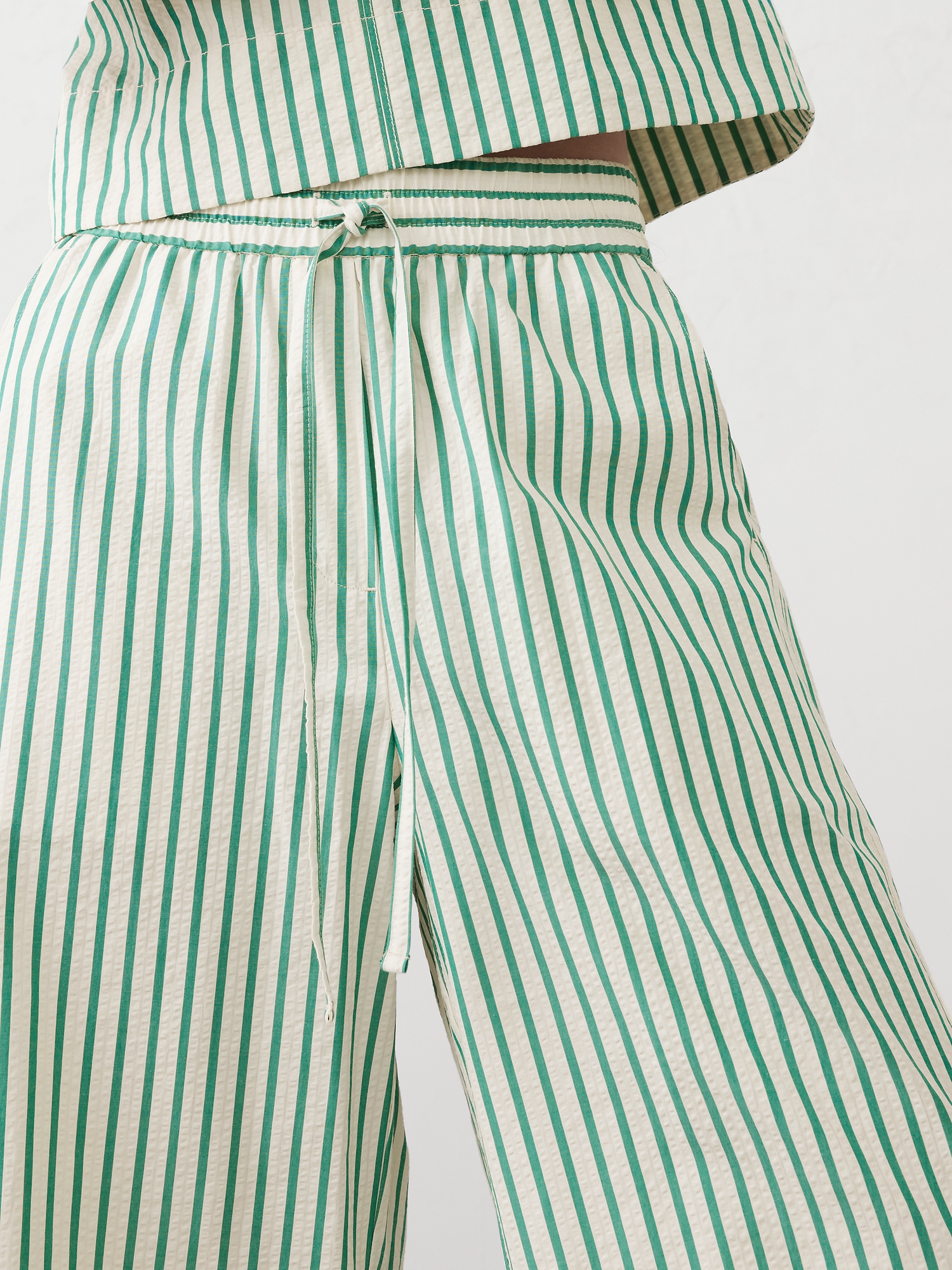 Wide-Leg High-Rise Seersucker Cropped Pull-On Pant