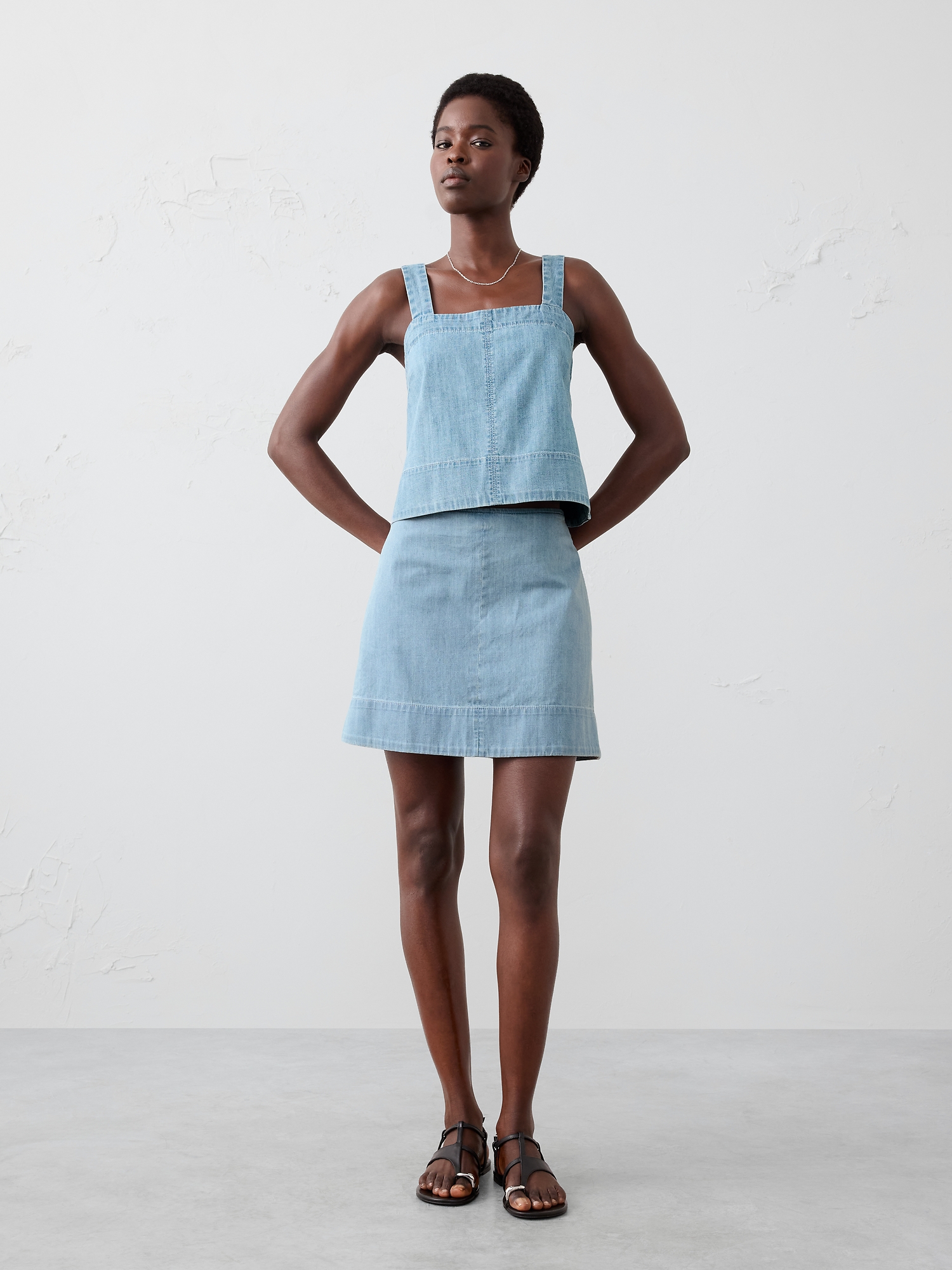 Jupe courte en denim à surpiqûres
