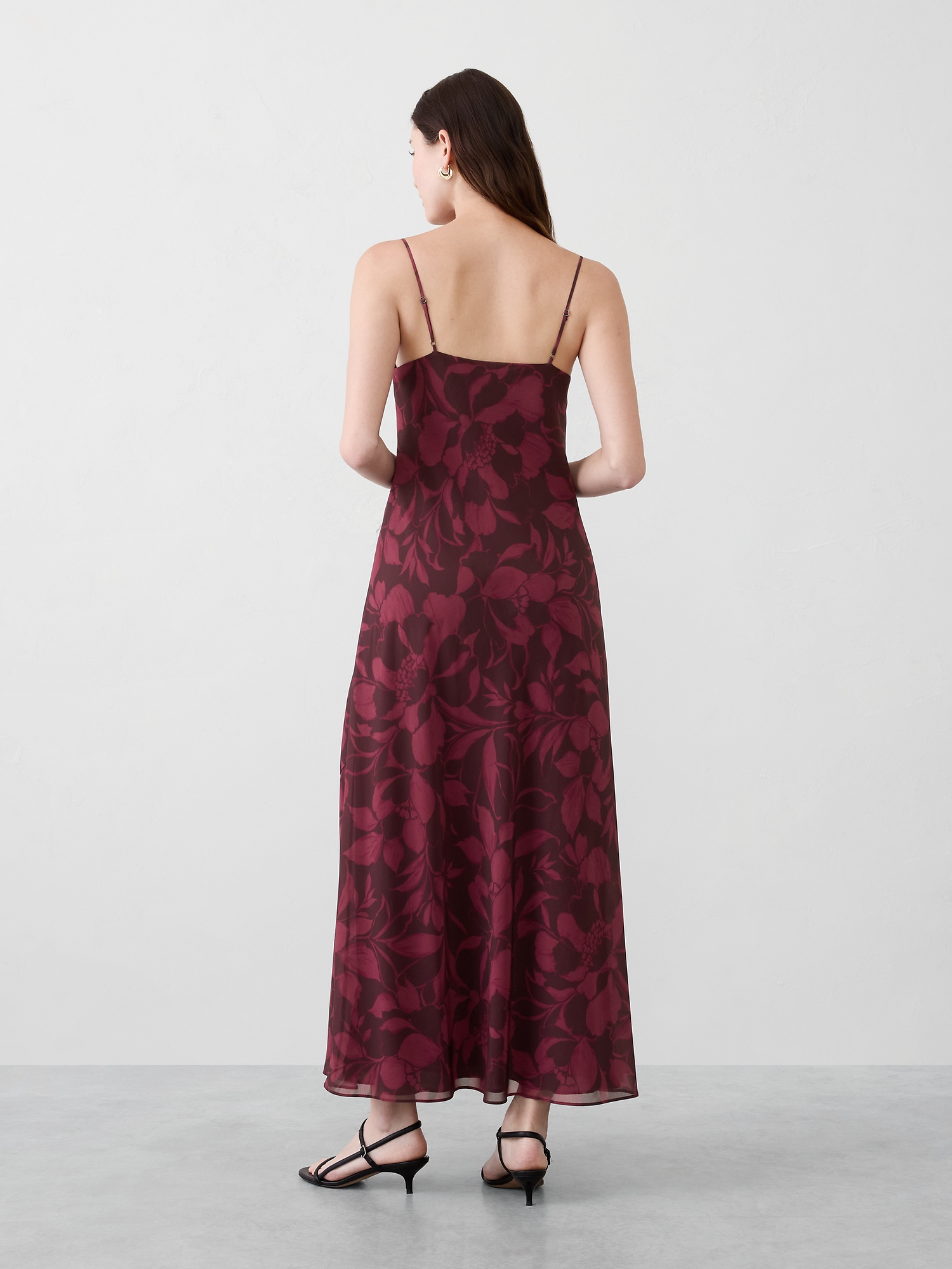 L'image numéro 2 présente Robe longue en crêpe chiffon