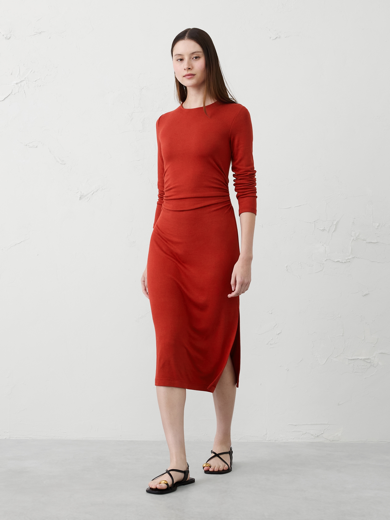 SOFT LUXE SHIRRED-SIDE MIDI DRESS - Embers