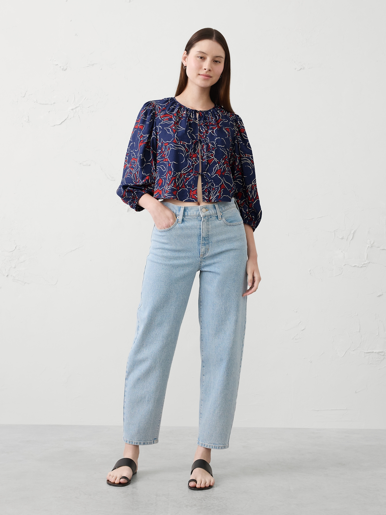 L'image numéro 6 présente Haut noué à l’avant en denim