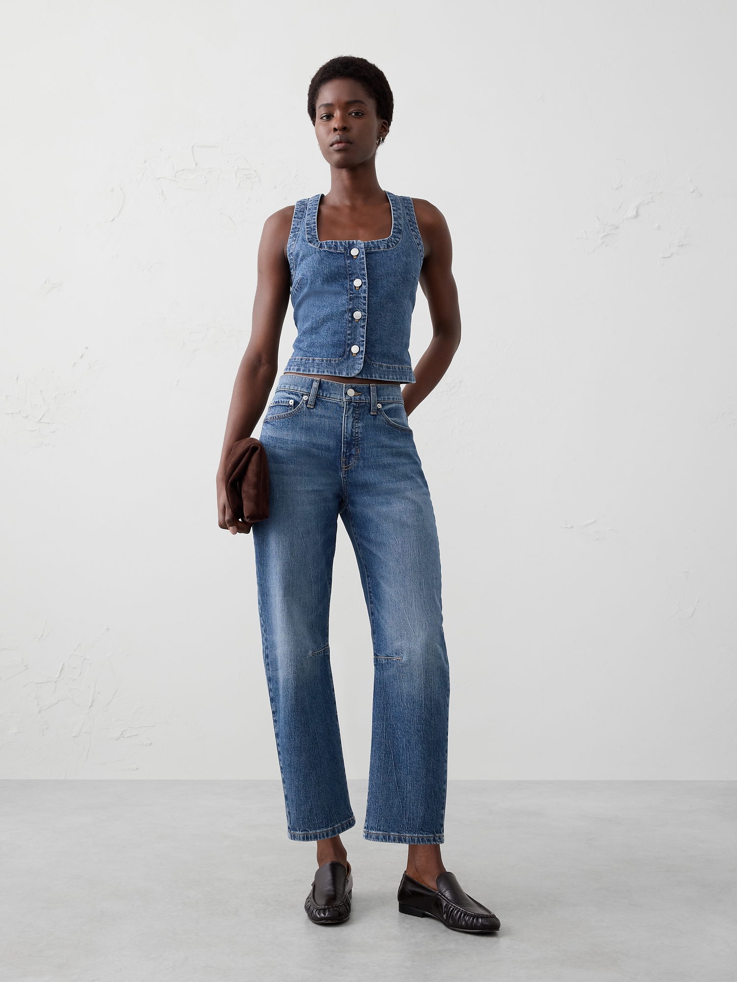 Barrel Mid-Rise Jean - Medium Wash