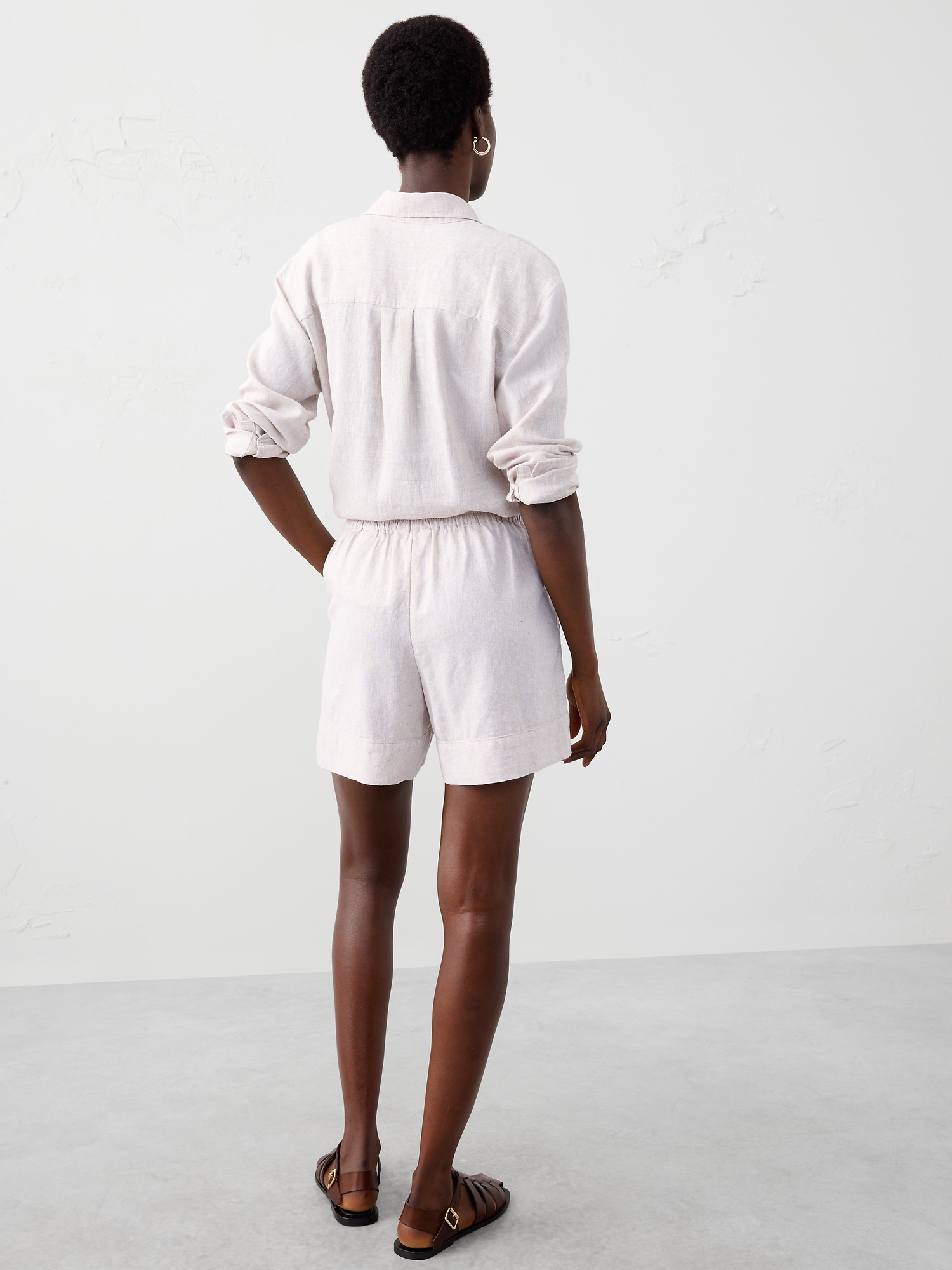 Image number 2 showing, High-Rise Linen-Blend Pull-On Short