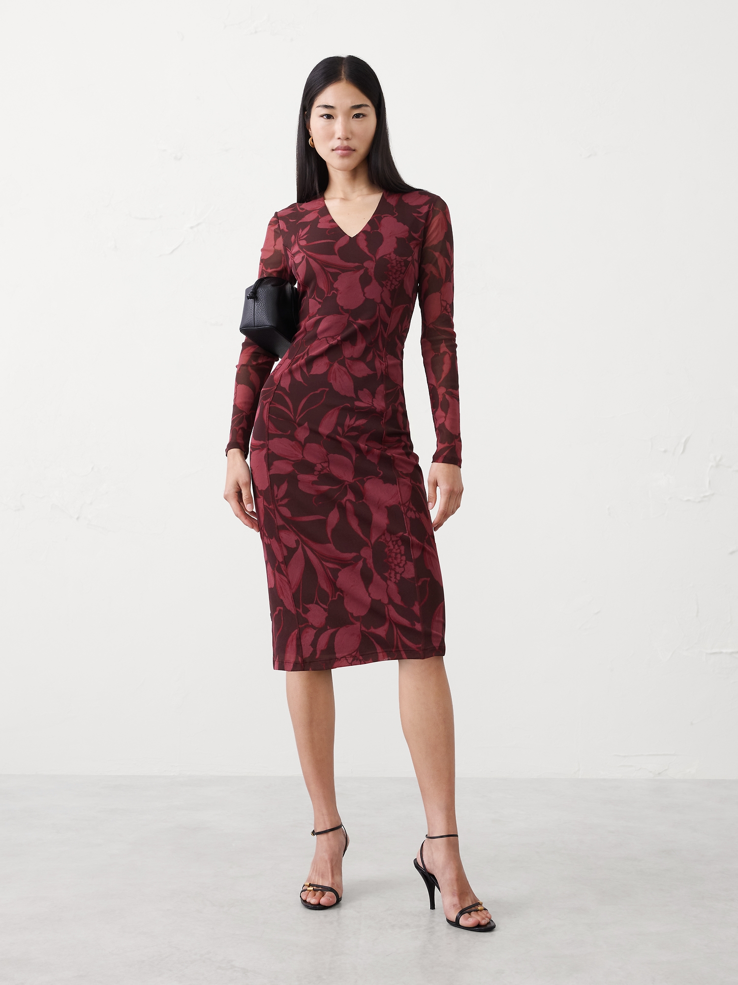 Robe mi-longue à mailles, arrive sous le genou - Médaillon À Fleurs Roses