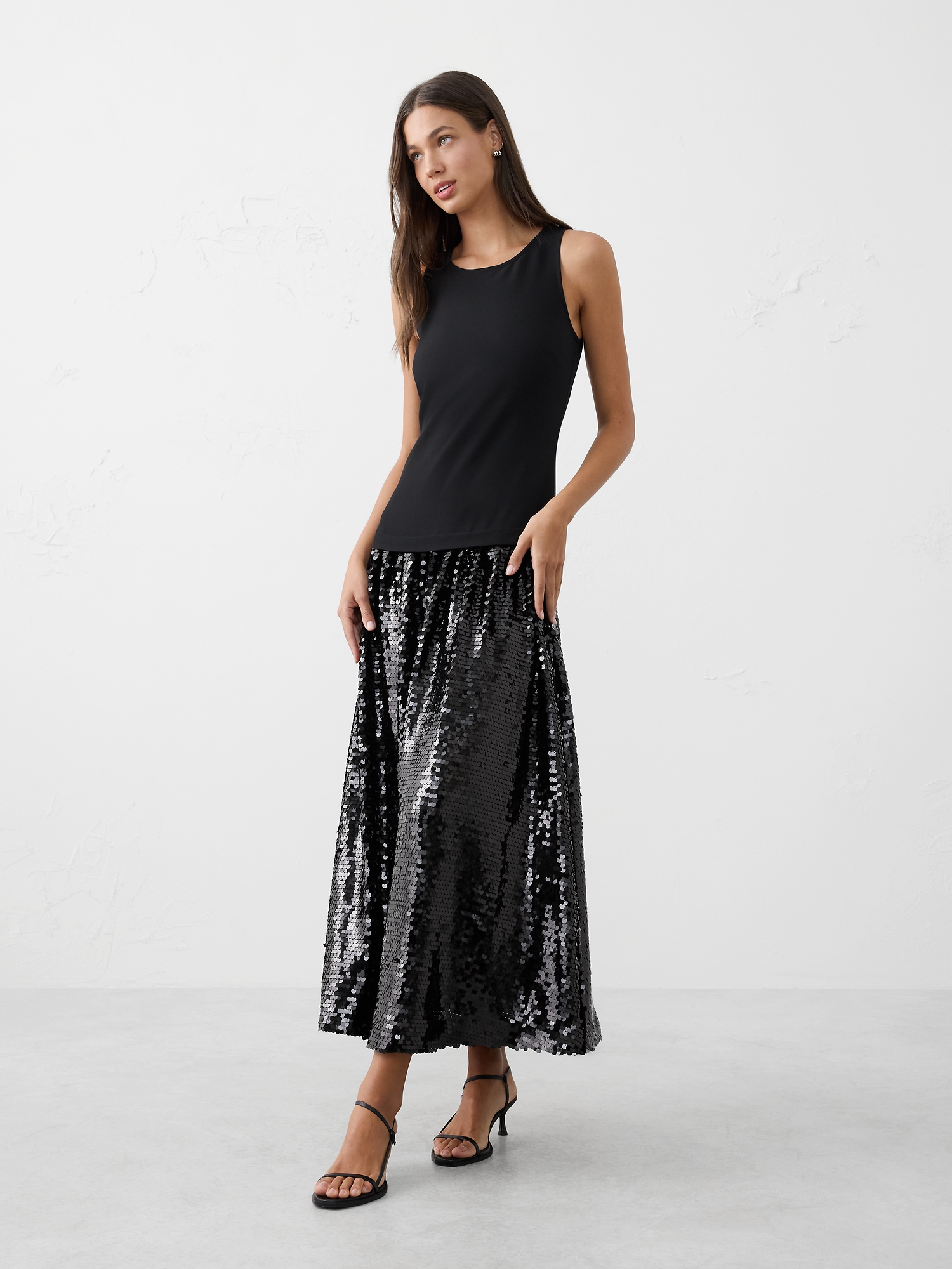 Robe longue ajustée et évasée à sequins à taille basse - Noir