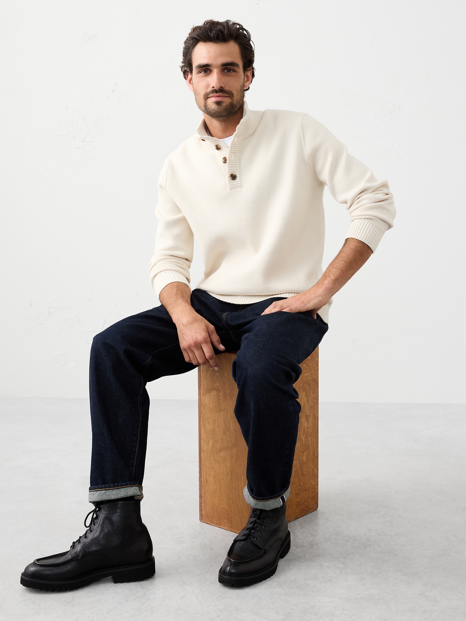 CHANDAIL BOUTONNÉ À COL CHEMINÉE