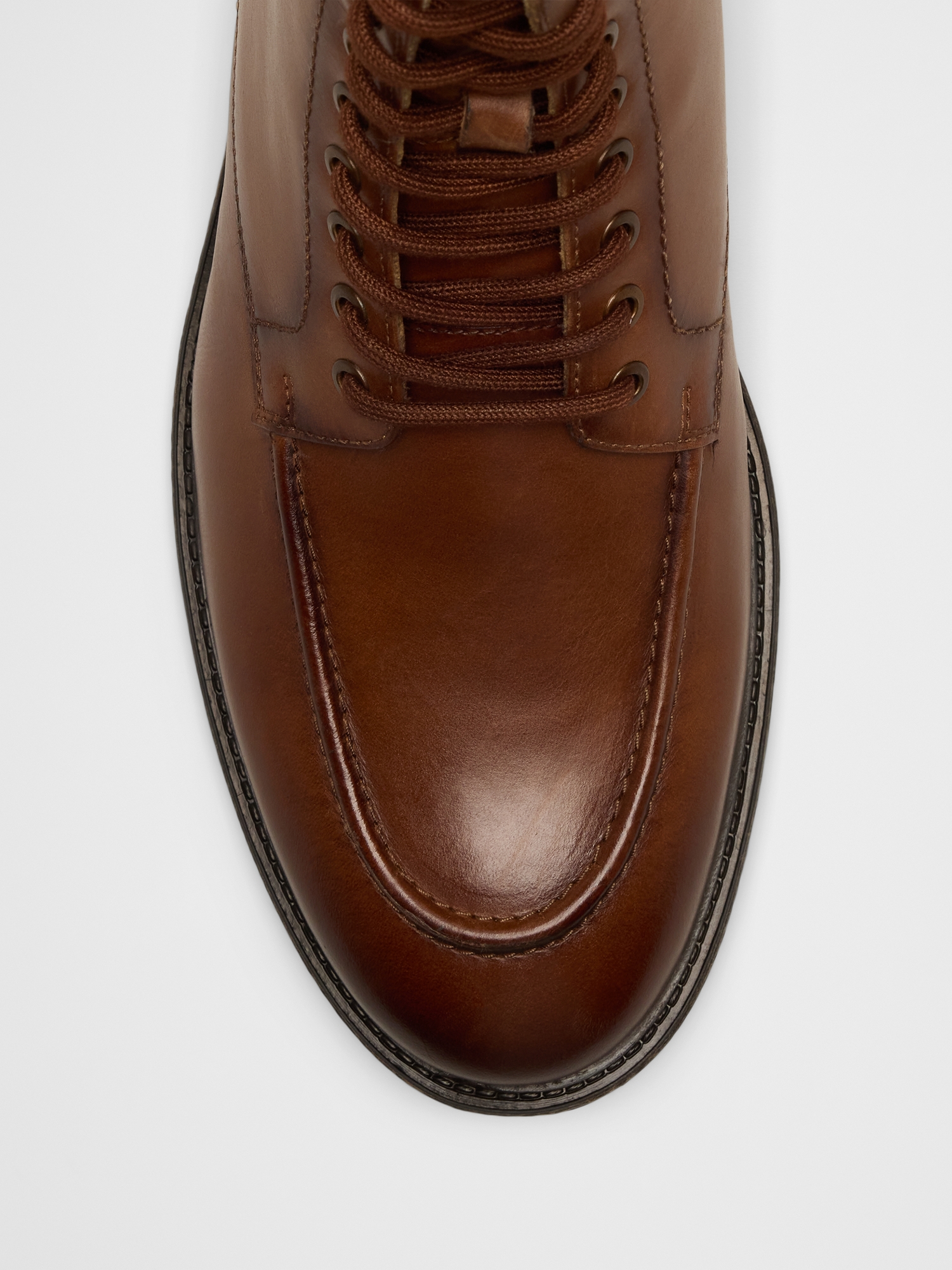 L'image numéro 4 présente Bottes à bout mocassin en cuir lissé