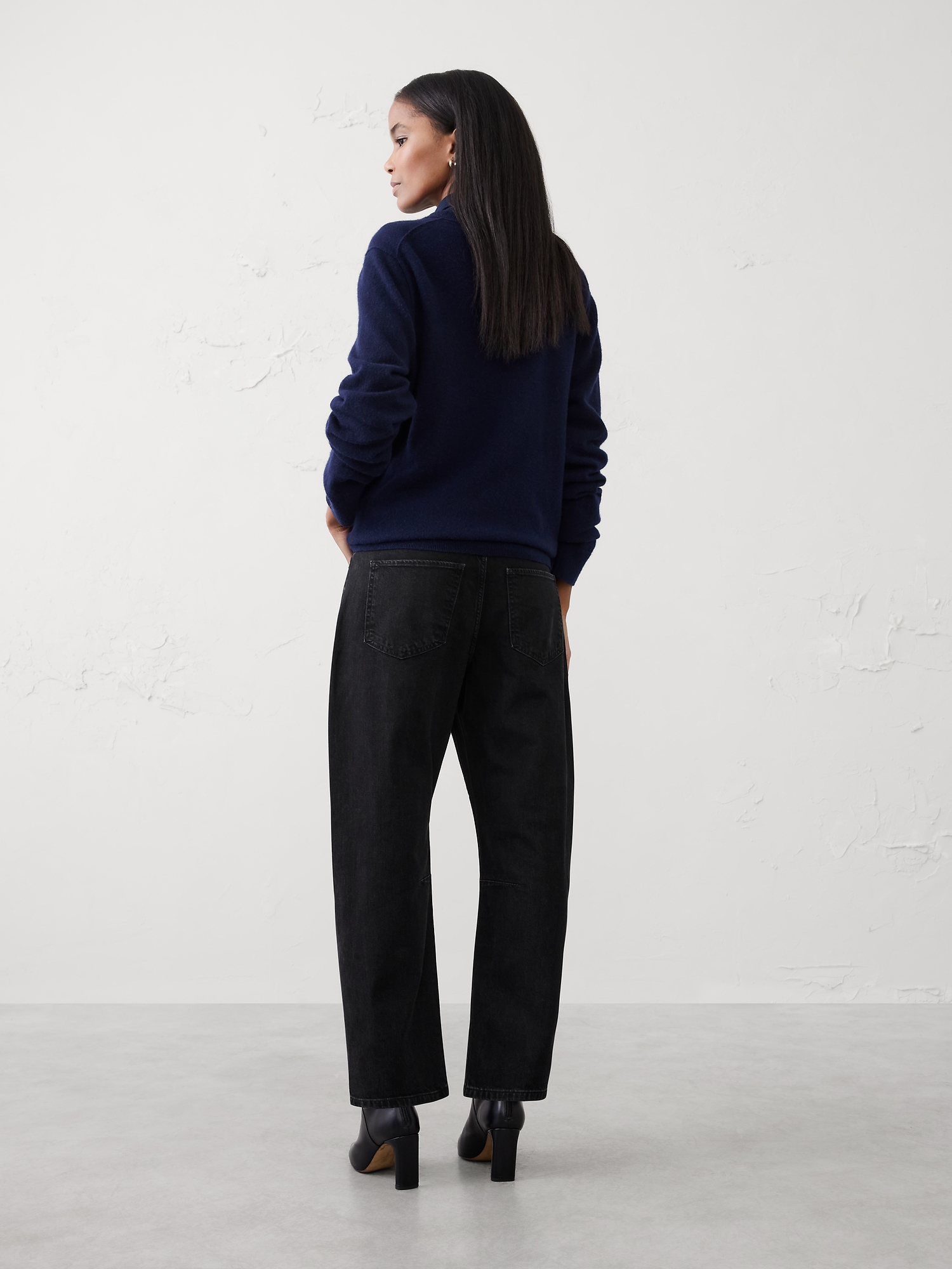 L'image numéro 2 présente Jean baril à taille mi-basse