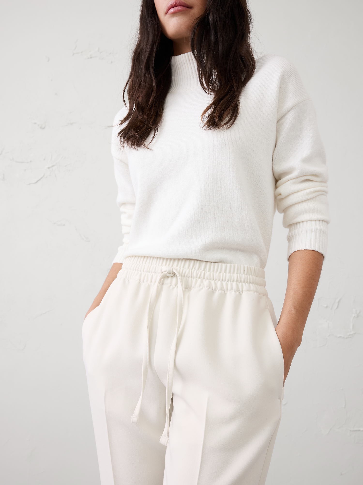 L'image numéro 3 présente Pantalon à jambe fuselée et taille haute extensible