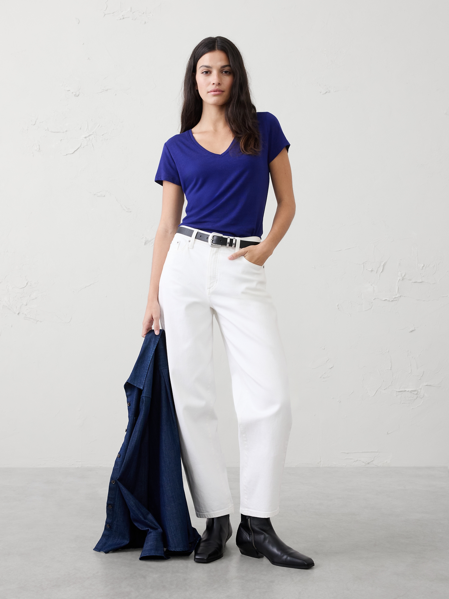 T-SHIRT INTEMPOREL À ENCOLURE EN V