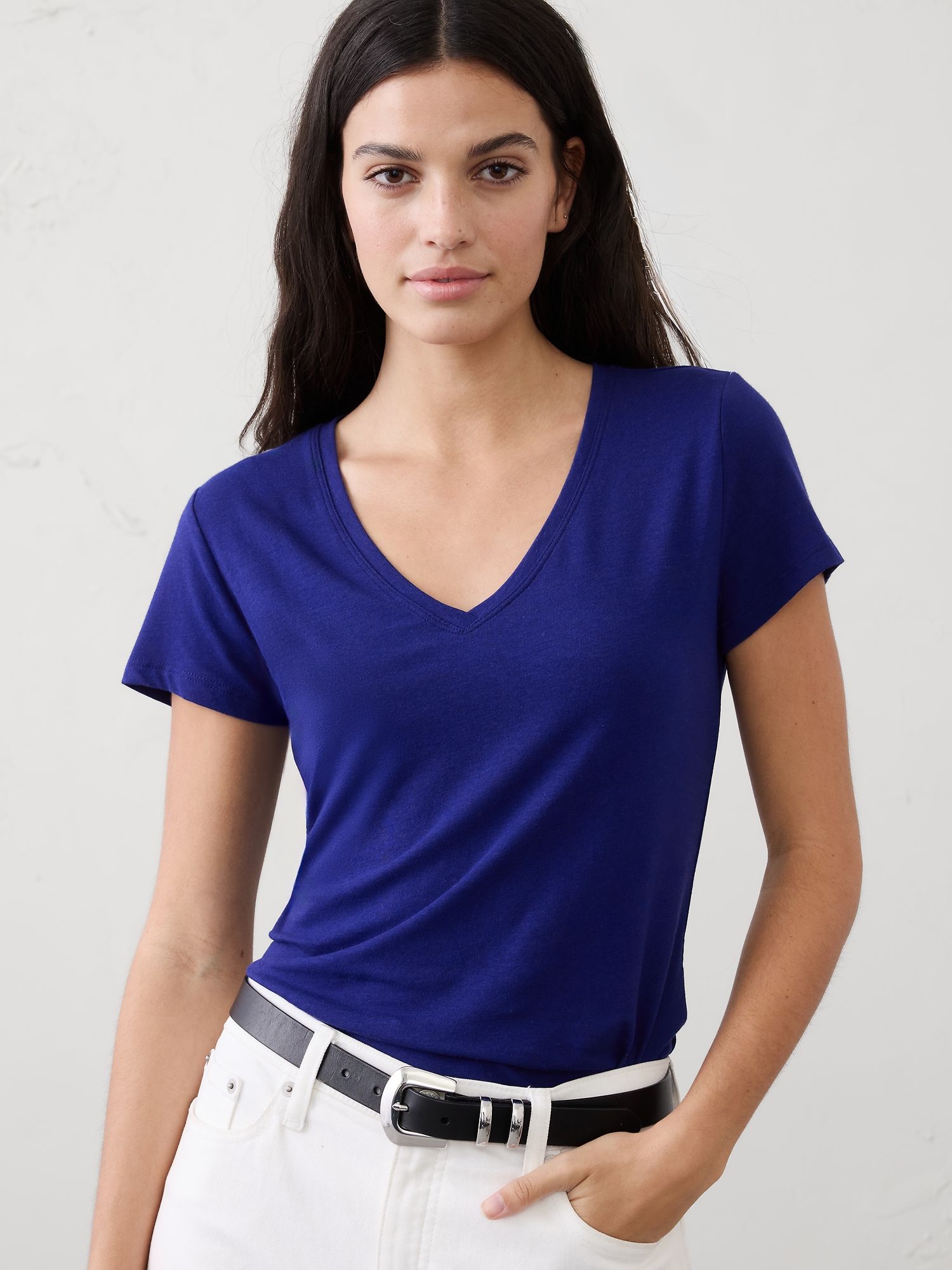 L'image numéro 3 présente T-shirt intemporel à encolure en V