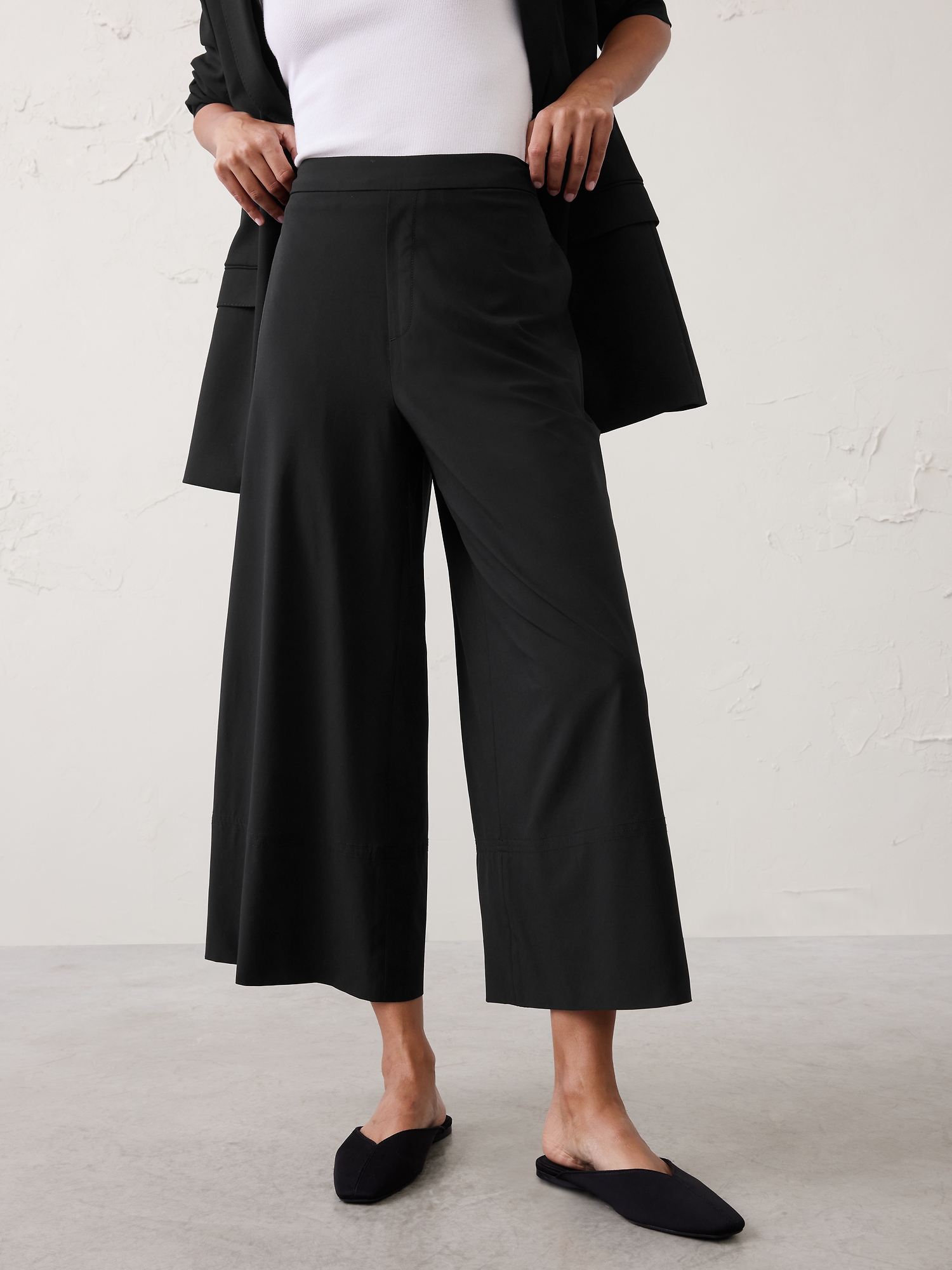 L'image numéro 3 présente Pantalon court à taille haute extensible Airstretch