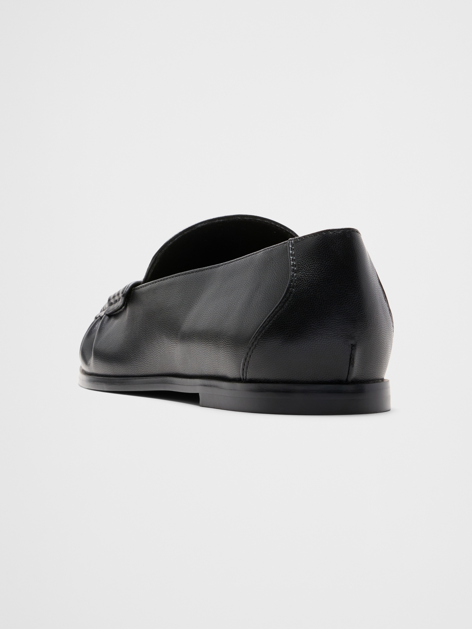 L'image numéro 3 présente Mocassins froncés en cuir végane