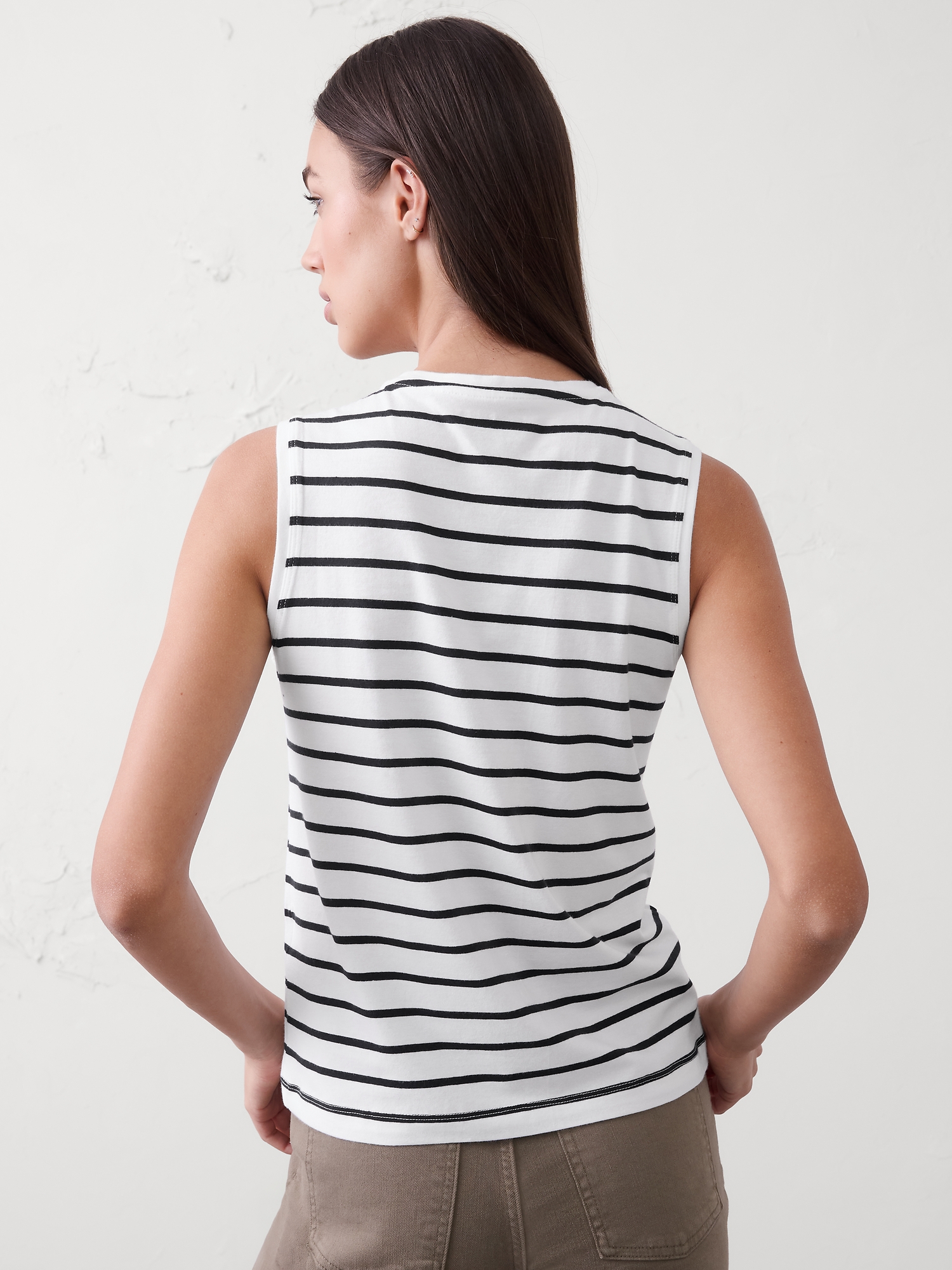 L'image numéro 5 présente Camisole intemporelle