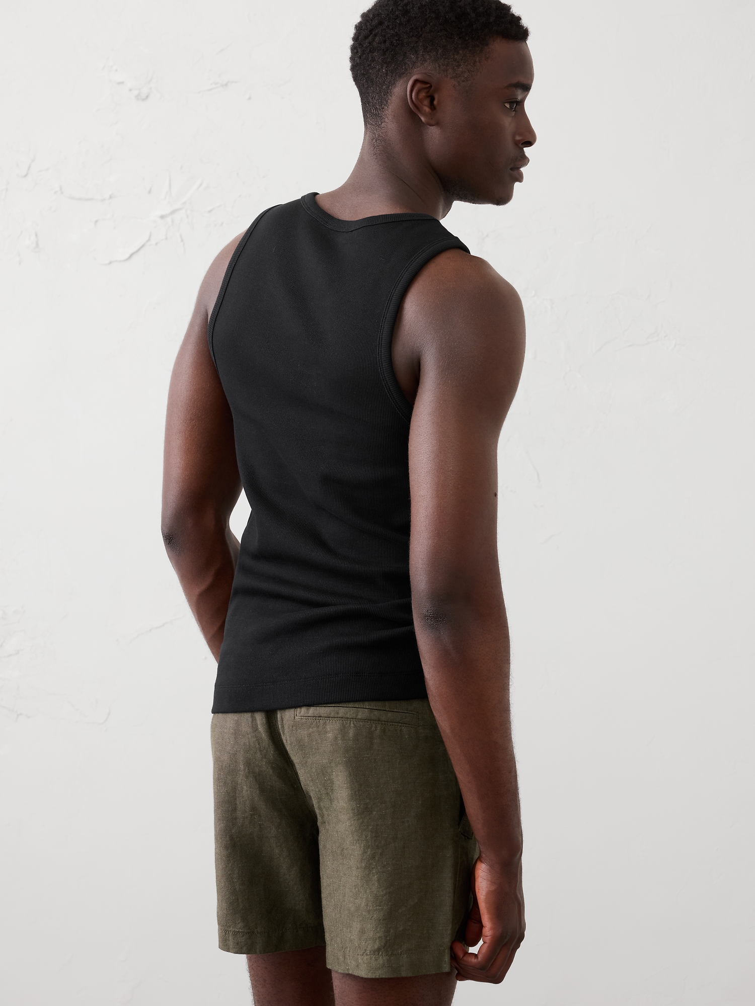 L'image numéro 2 présente Camisole ajustée en tissu finement côtelé