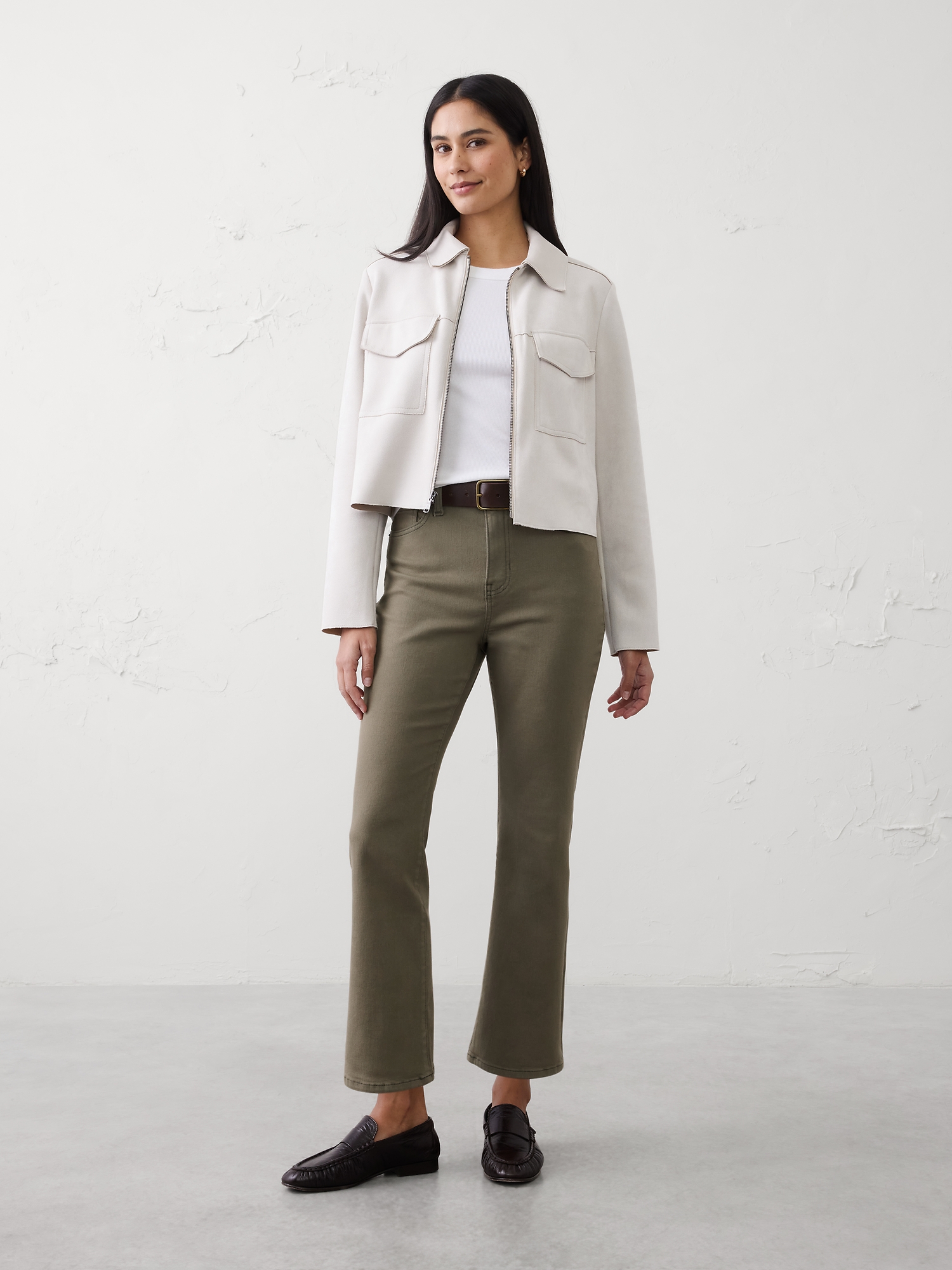 JEAN SEMI-ÉVASÉ COURT À TAILLE HAUTE