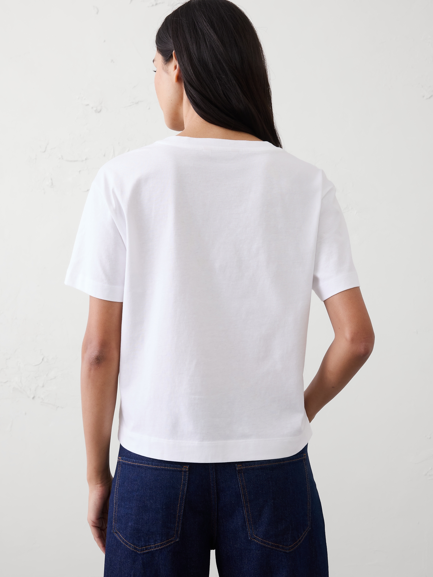 L'image numéro 2 présente T-shirt en coton de qualité supérieure à poche et col en V