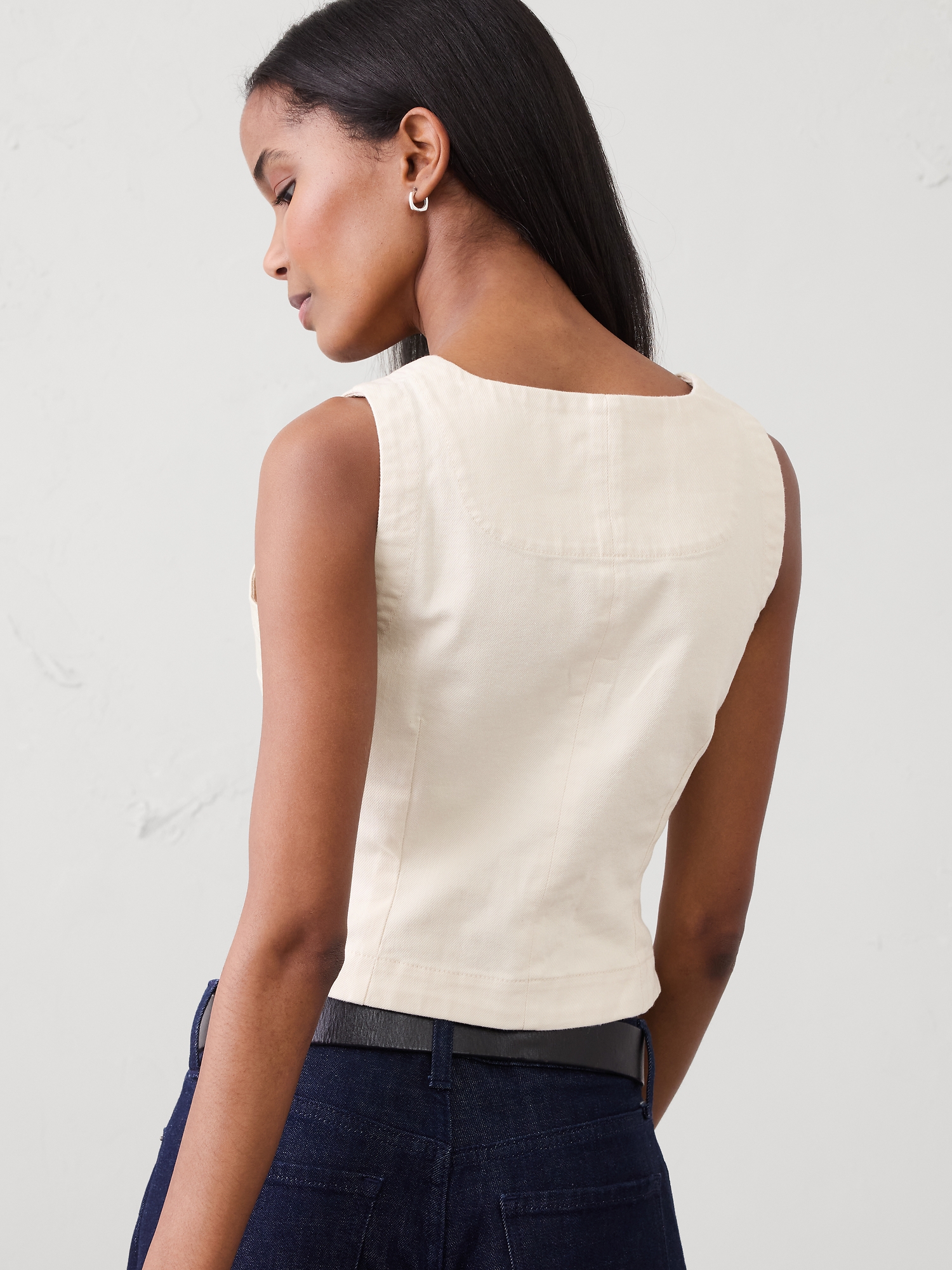 L'image numéro 2 présente Gilet boutonné en denim