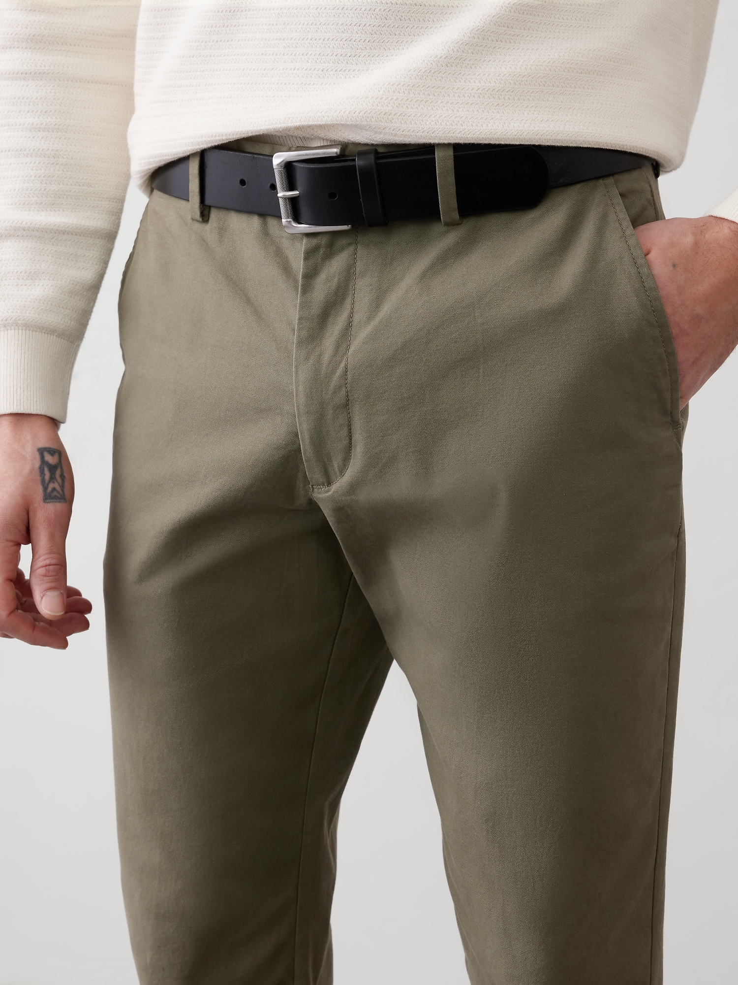 L'image numéro 3 présente Chino rodé athlétique