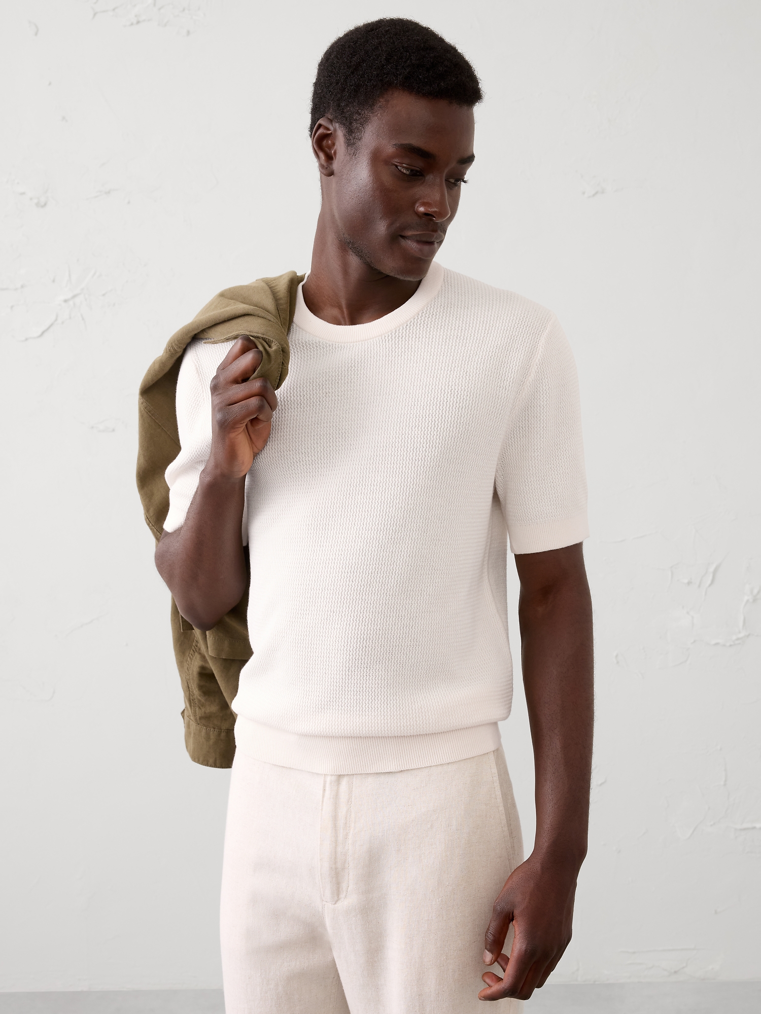 T-SHIRT ÉTROIT EN TRICOT CÔTELÉ TEXTURÉ