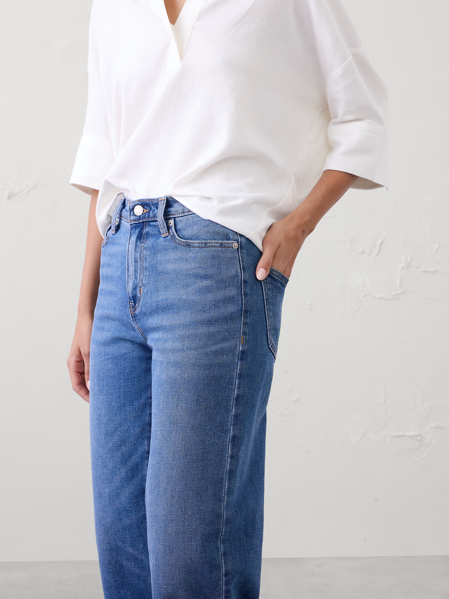 L'image numéro 3 présente Jean droit à taille haute