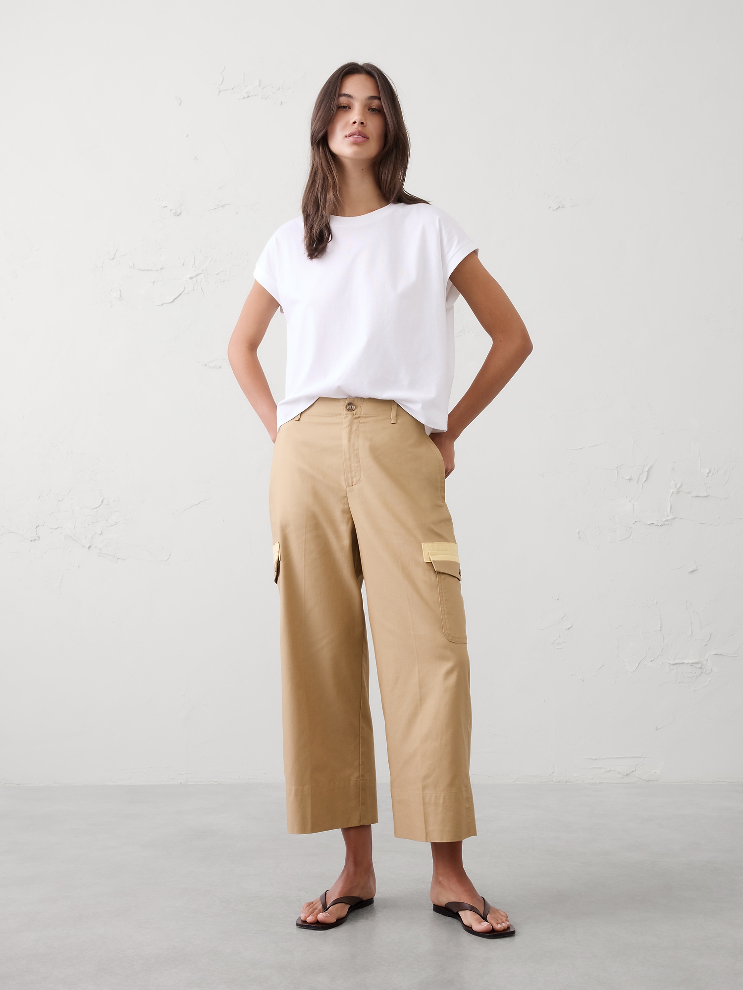 PANTALON CARGO COURT À TAILLE HAUTE JAMBE LARGE EN SERGÉ
