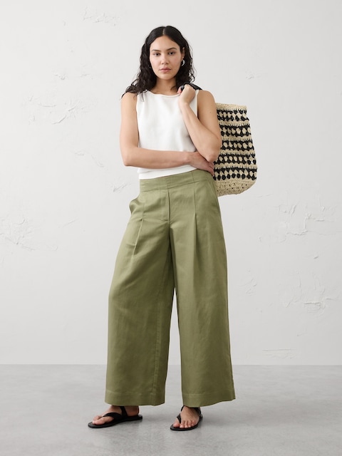 Wide-Leg Mid-Rise Pleated Pull-On Pant