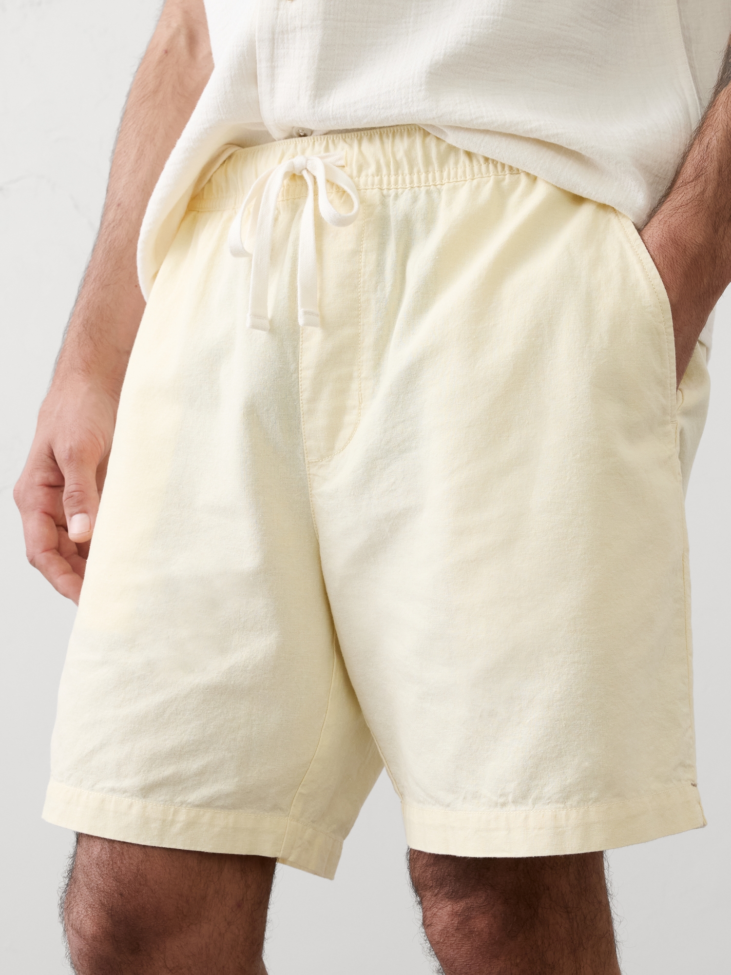 Image number 3 showing, Standard-Fit 7" Linen-Blend Deck Short