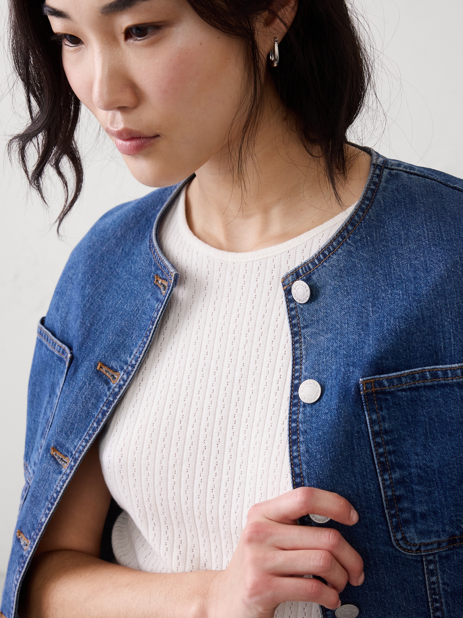 L'image numéro 3 présente T-shirt ajusté court en pointelle