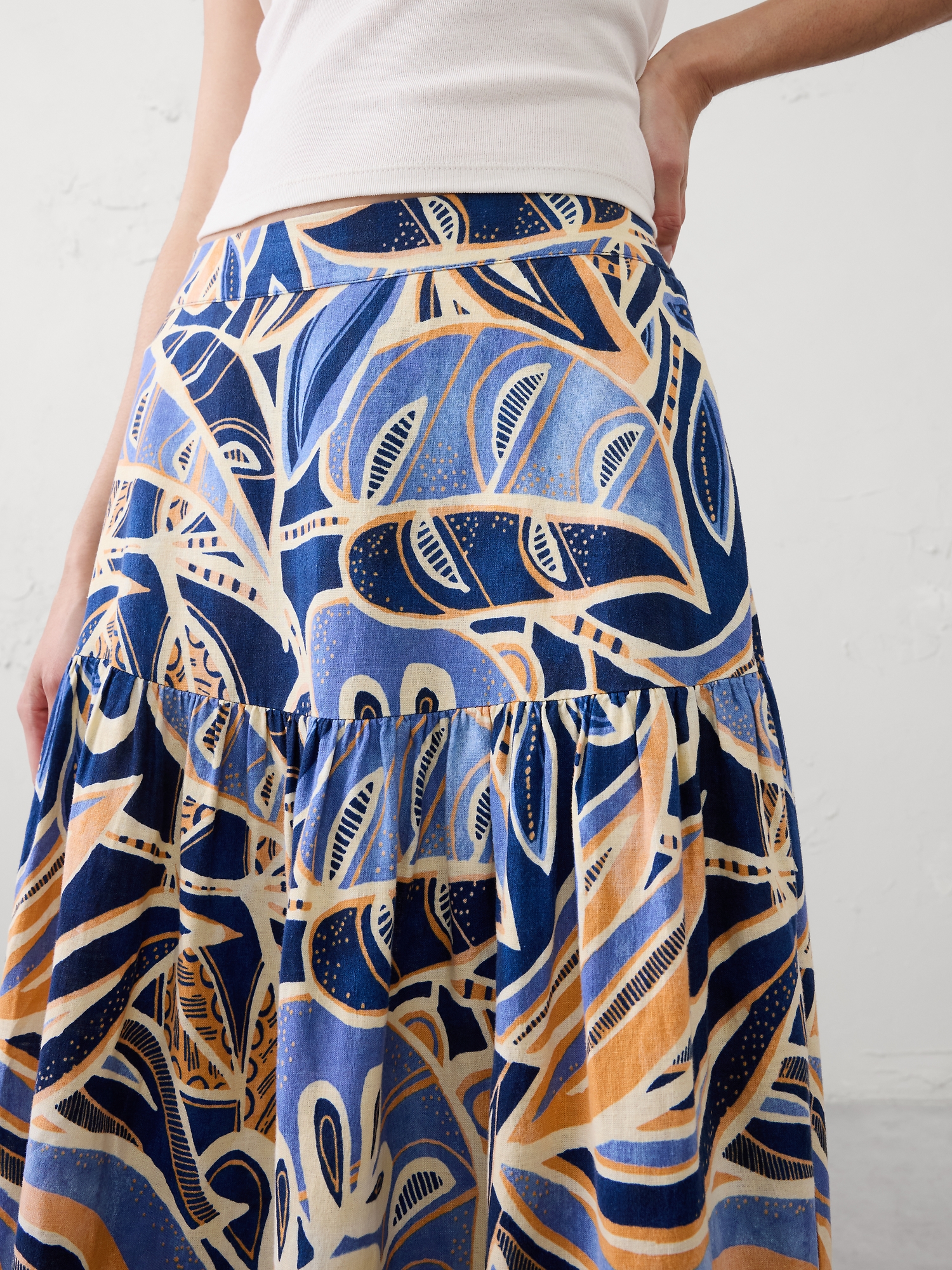 Image number 3 showing, Linen-Blend Tiered Midi Skirt