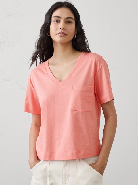 T-SHIRT EN COTON DE QUALITÉ SUPÉRIEURE À POCHE ET COL EN V