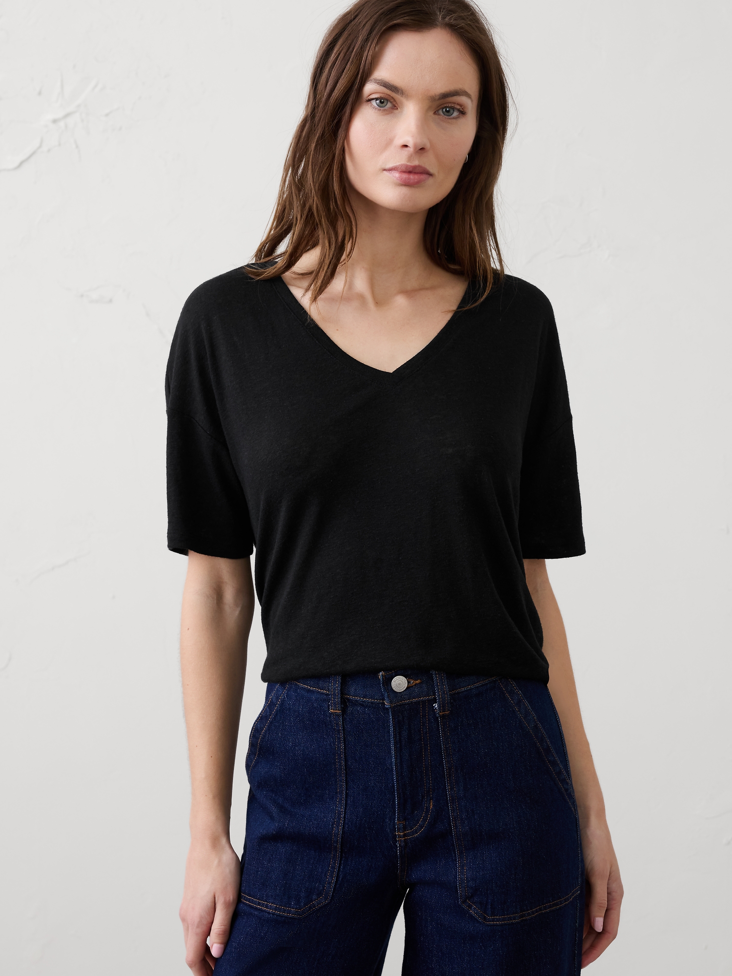 L'image numéro 1 présente Haut à encolure en V en mélange de lin