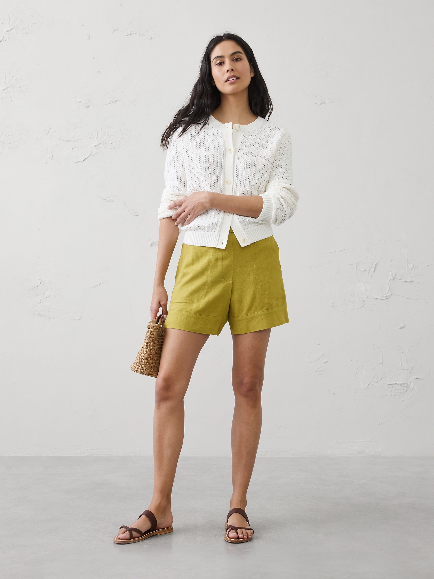 L'image numéro 1 présente Short à taille haute extensible en mélange de lin