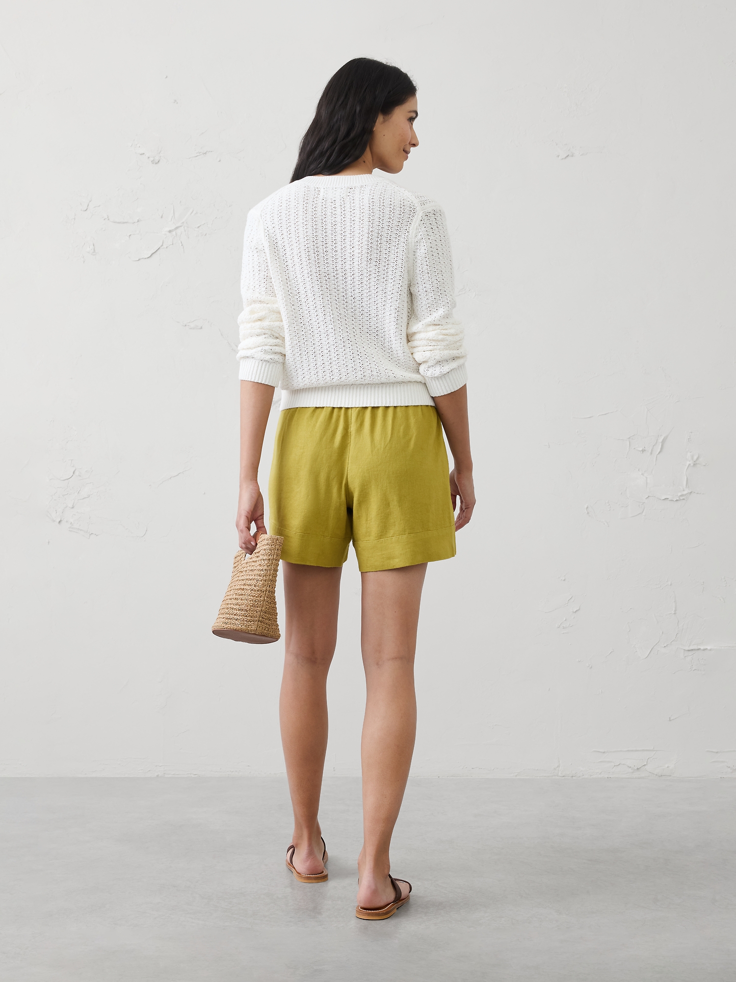 L'image numéro 2 présente Short à taille haute extensible en mélange de lin