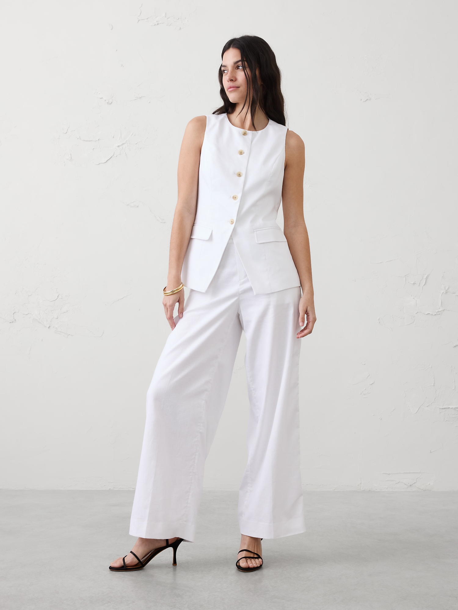 L'image numéro 1 présente Gilet long à découpe en mélange de lin