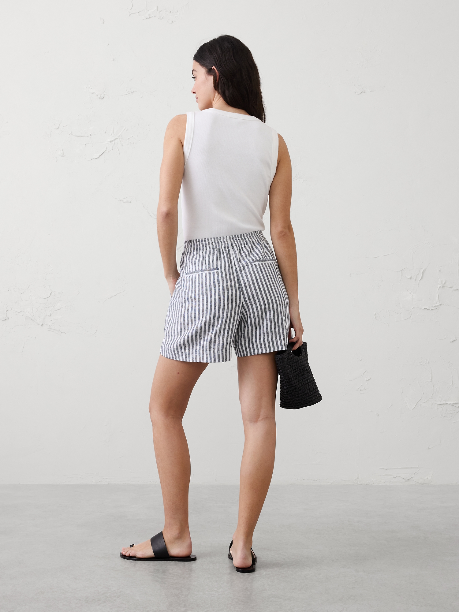 L'image numéro 6 présente Short à taille haute en mélange de lin