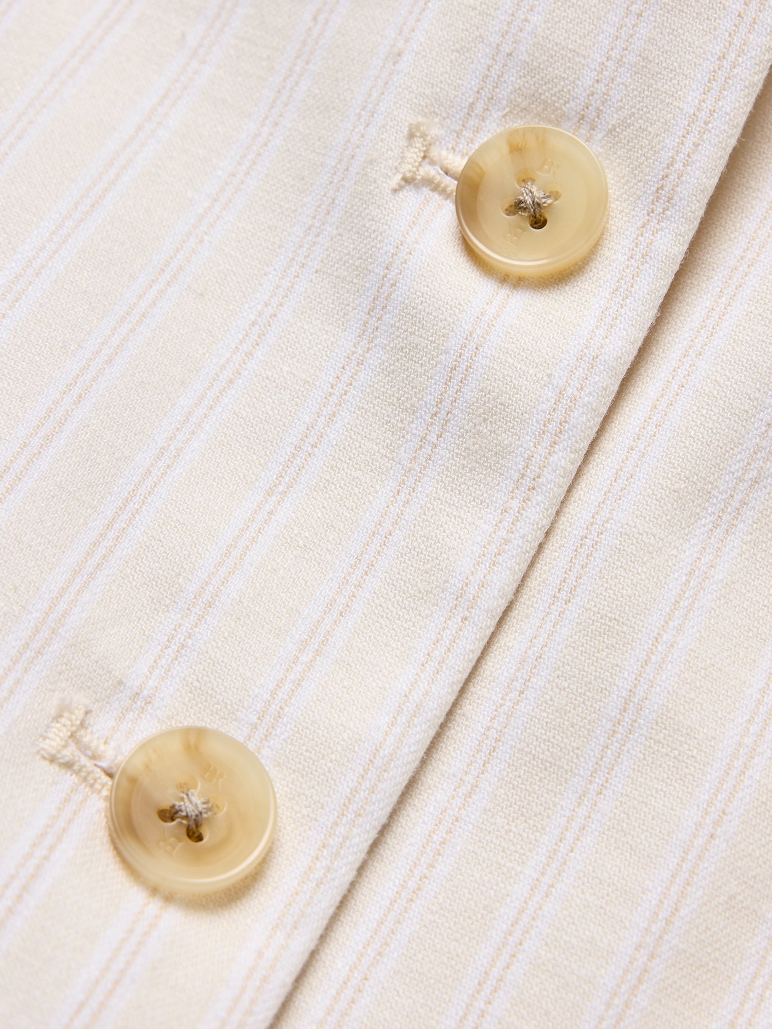 L'image numéro 2 présente Gilet long à découpe en mélange de lin