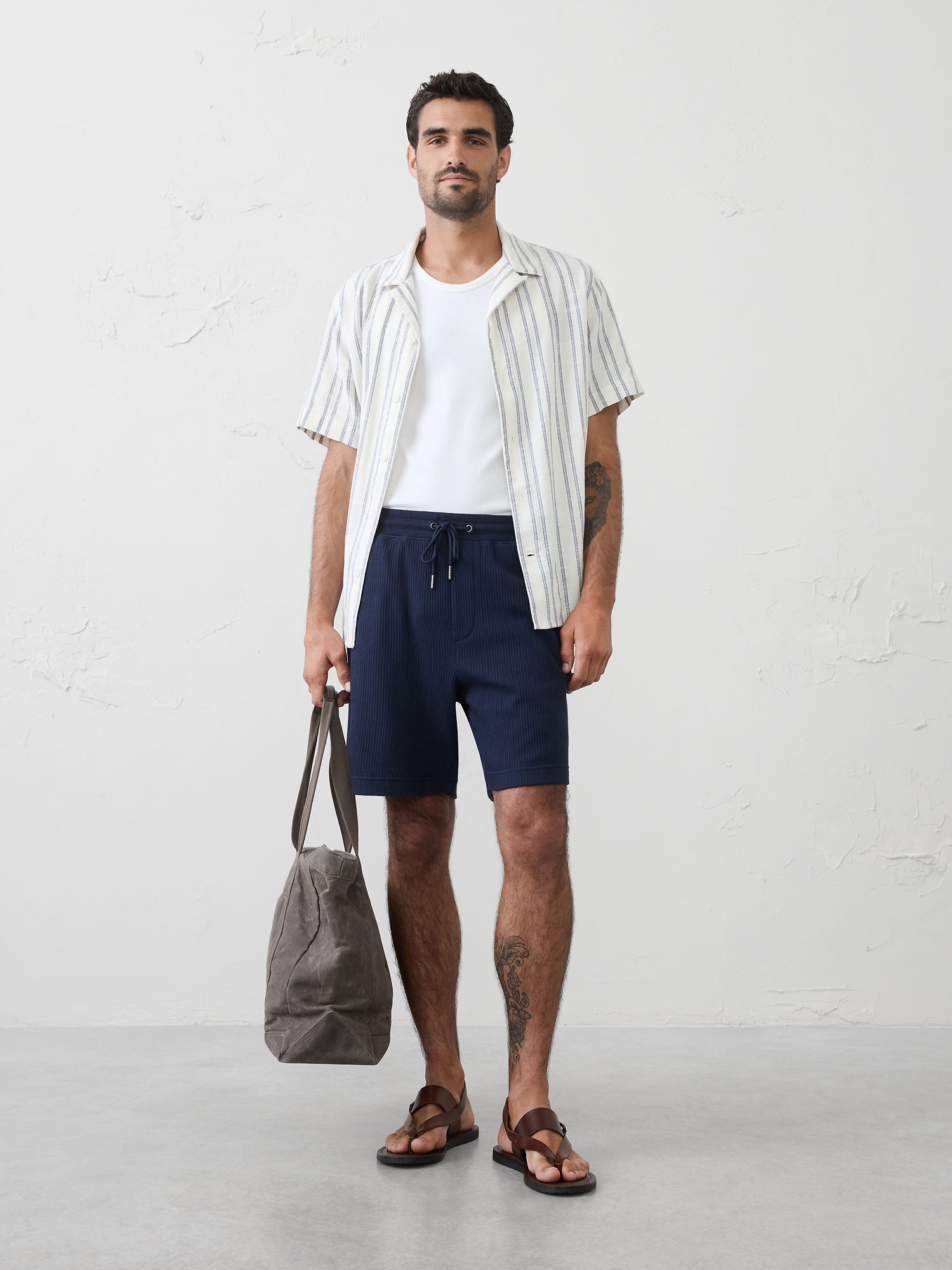 Image number 1 showing, 7" Crinkle Ribbed Pull-On Short