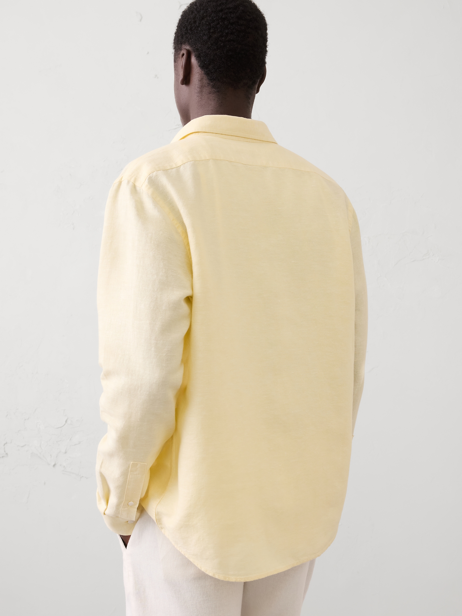 L'image numéro 2 présente Chemise ajustée en mélange de lin