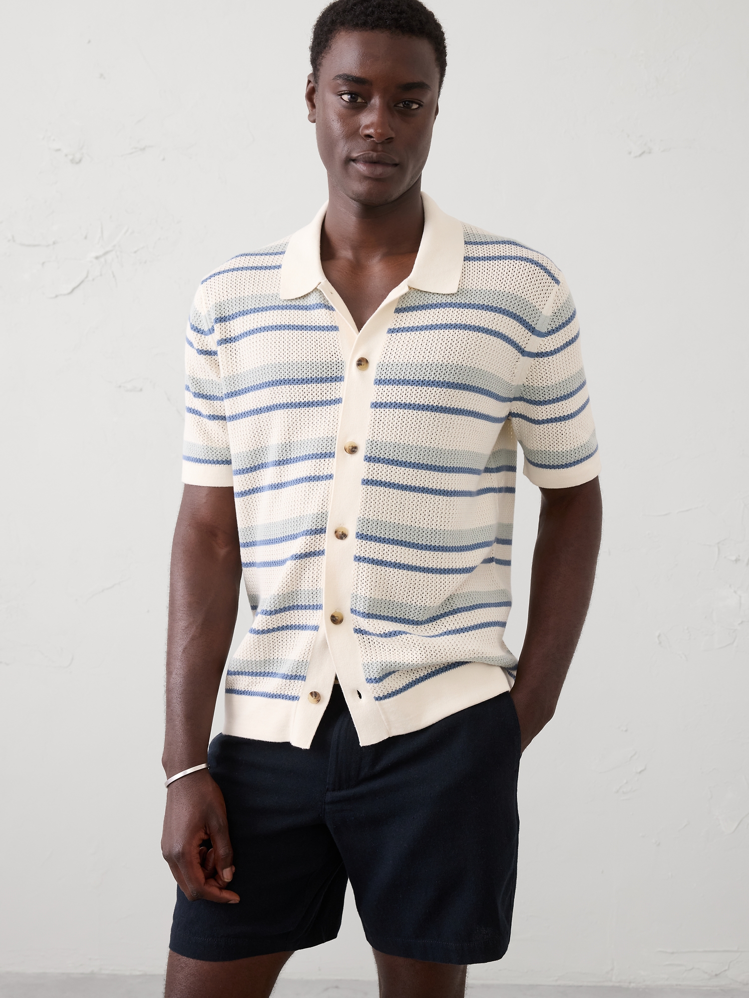 L'image numéro 1 présente Polo en tricot côtelé à mailles