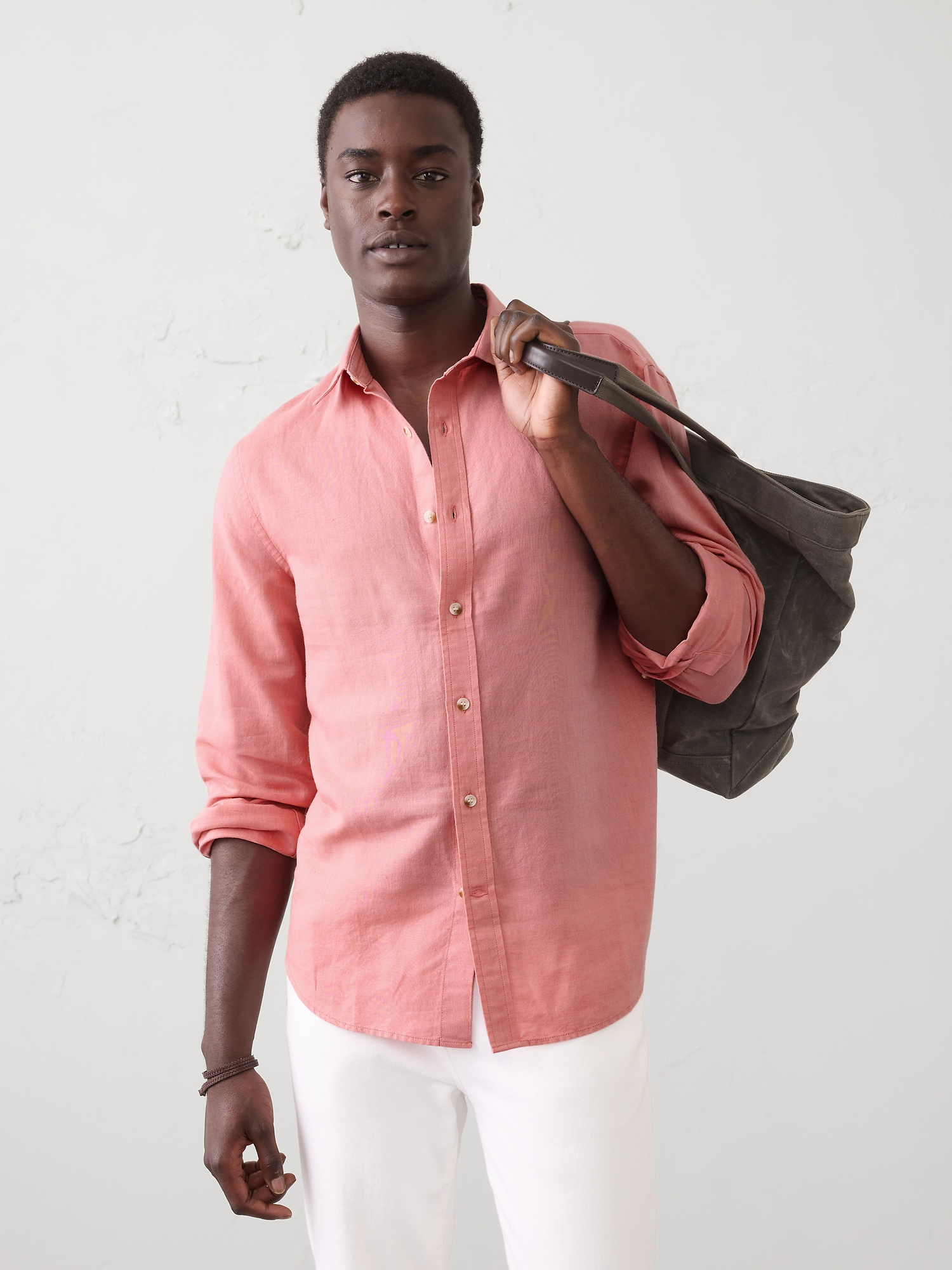 L'image numéro 1 présente Chemise ajustée en mélange de lin