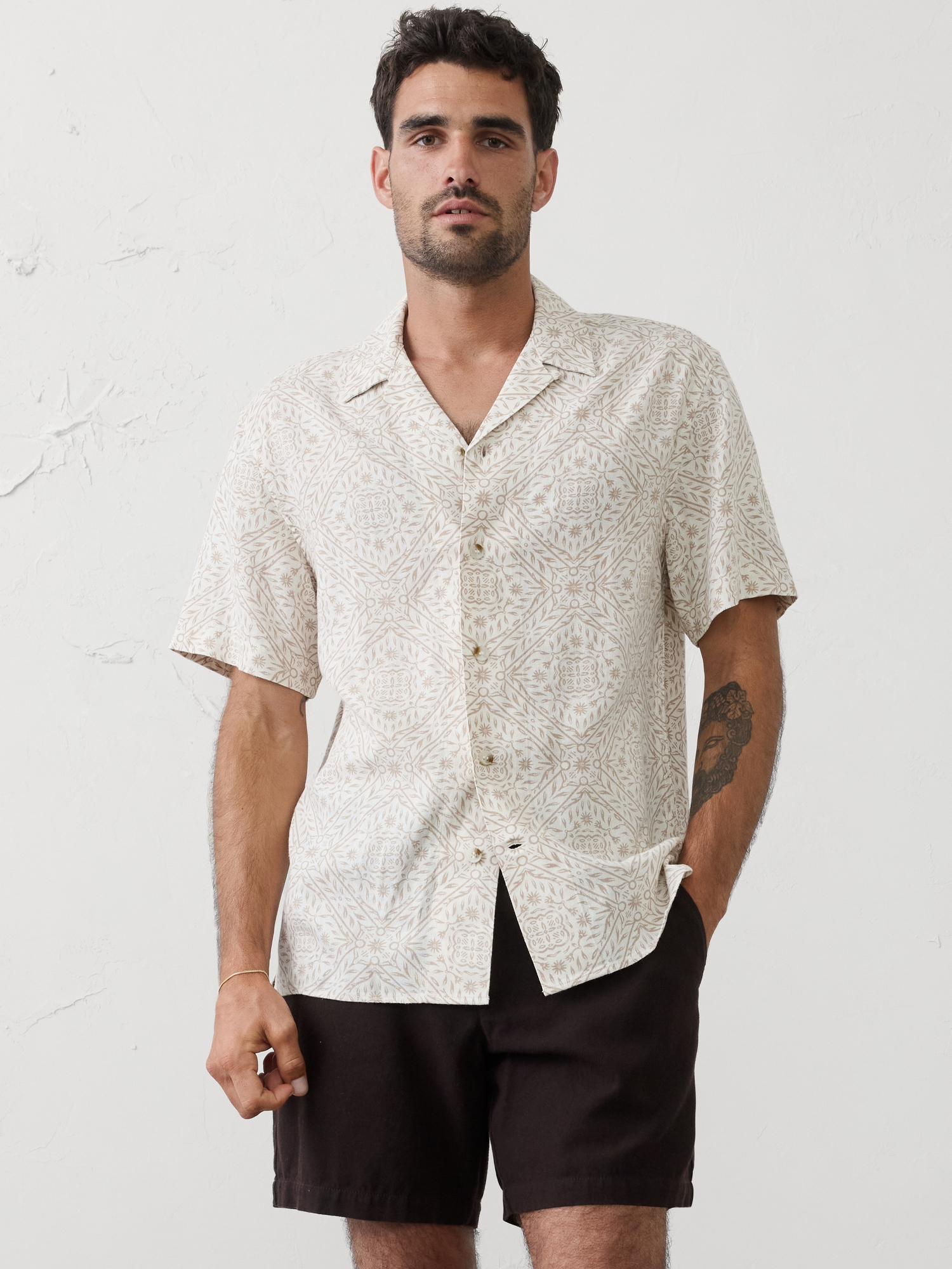 Image number 1 showing, Standard-Fit Linen-Blend Resort Shirt