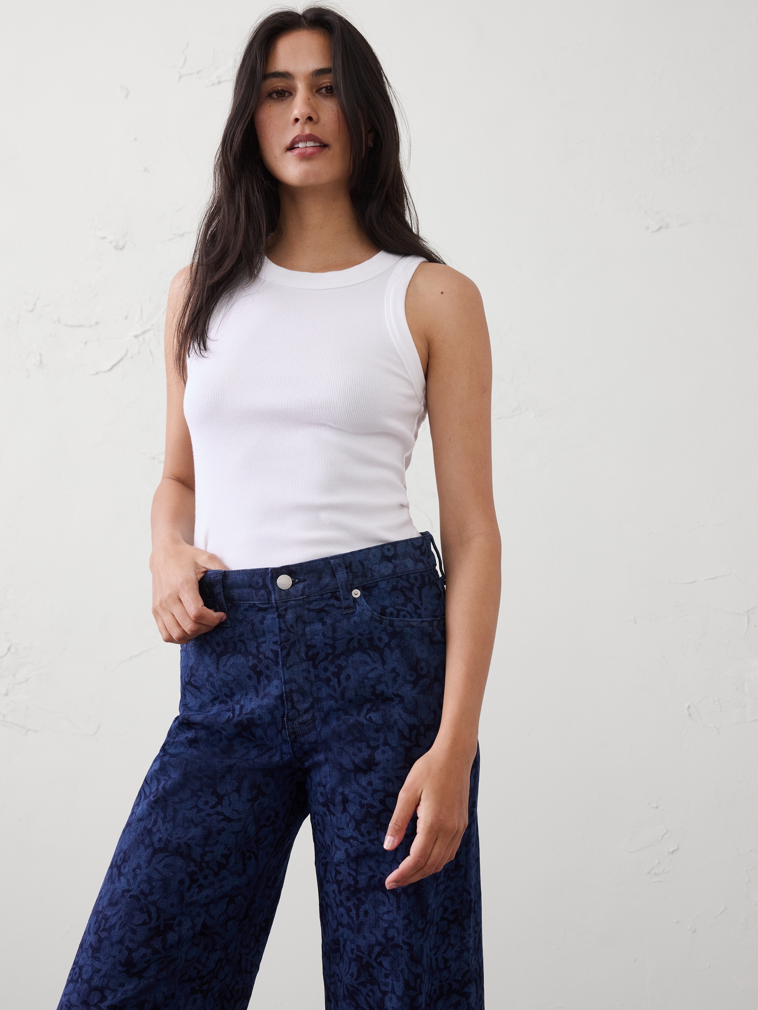 L'image numéro 3 présente Jean à jambe large et taille haute