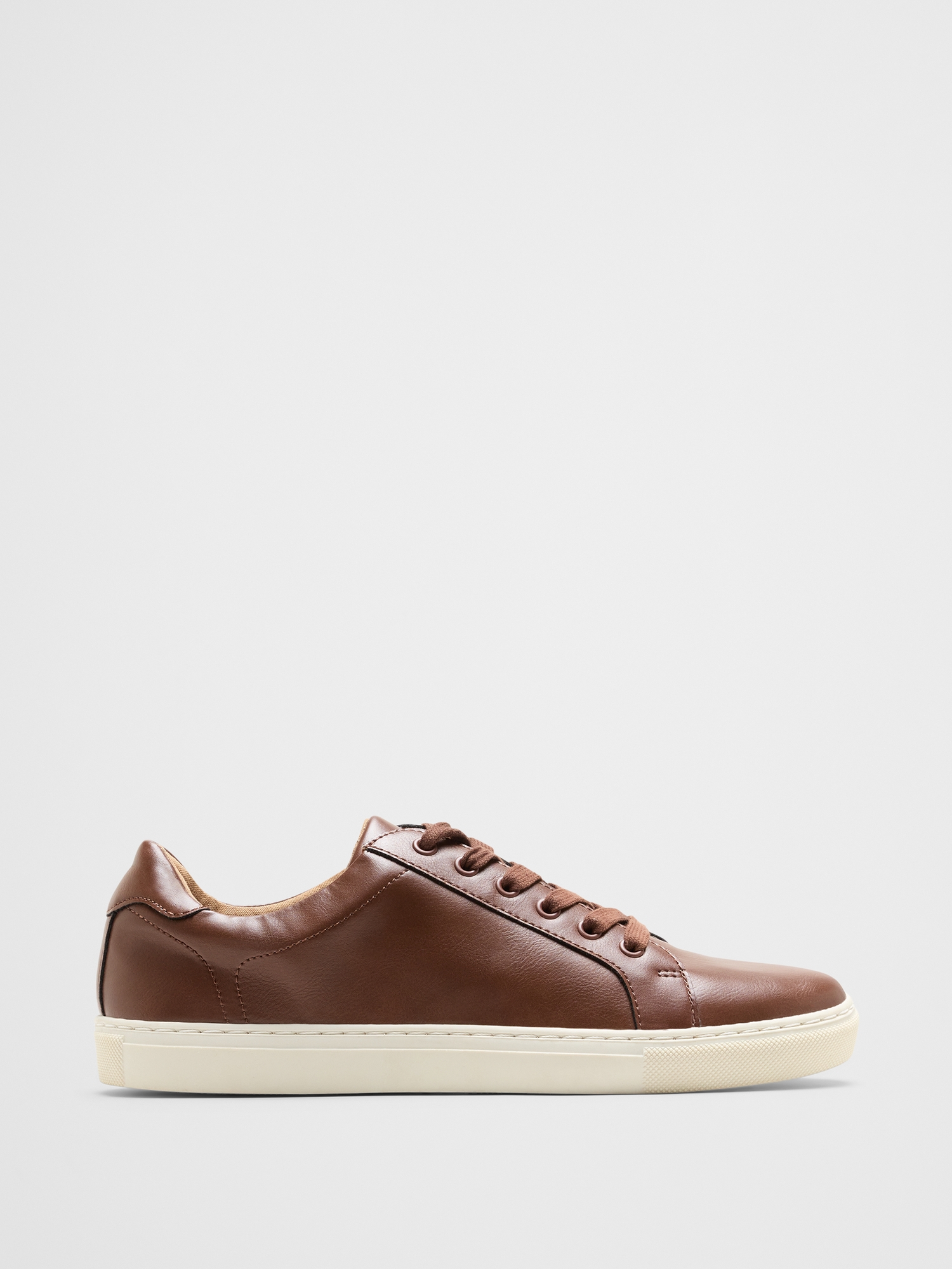 L'image numéro 1 présente Chaussures sport en cuir végane