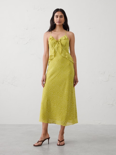 ROBE MI-LONGUE EN MOUSSELINE COUPÉE EN BIAIS À VOLANTS